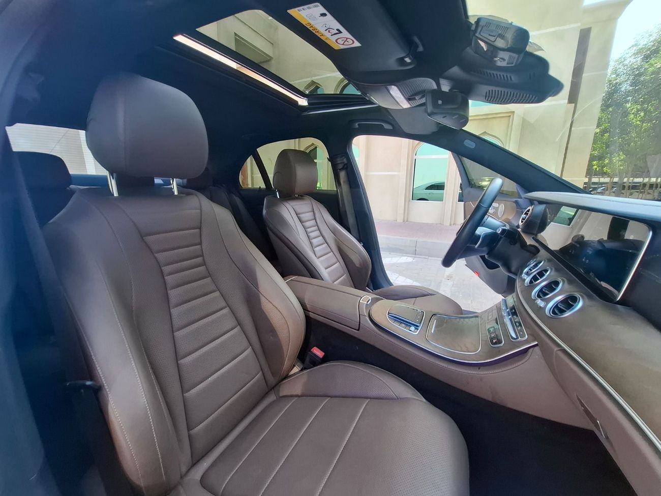 Mercedes-Benz E300 Premium + 2.0L Mercedes-Benz E300e 2021 full option