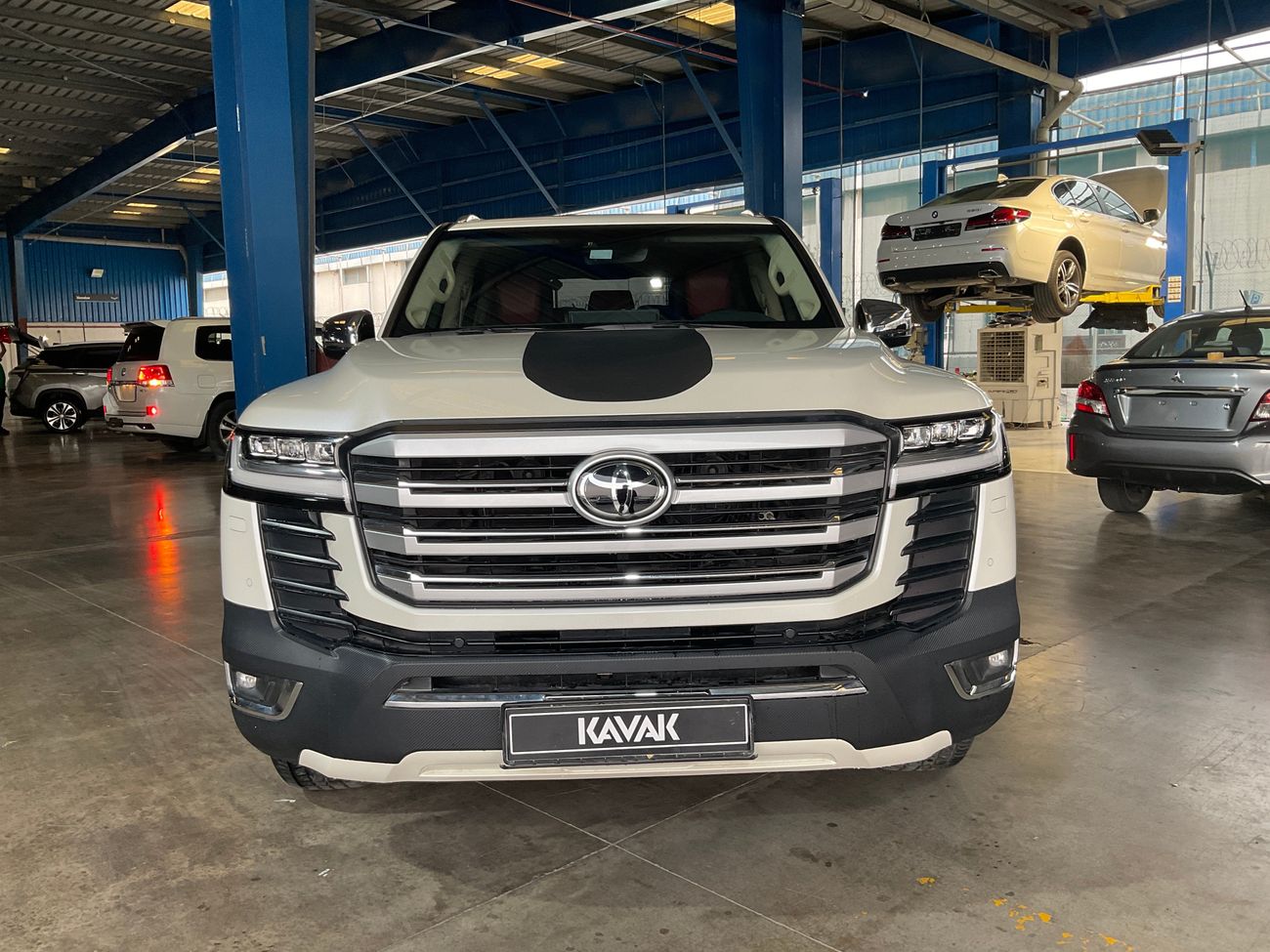 تويوتا لاند كروزر VXR | شامل الضمان | 0 ﺪﻔﻋﺓ ﺃﻮﻟﻯ