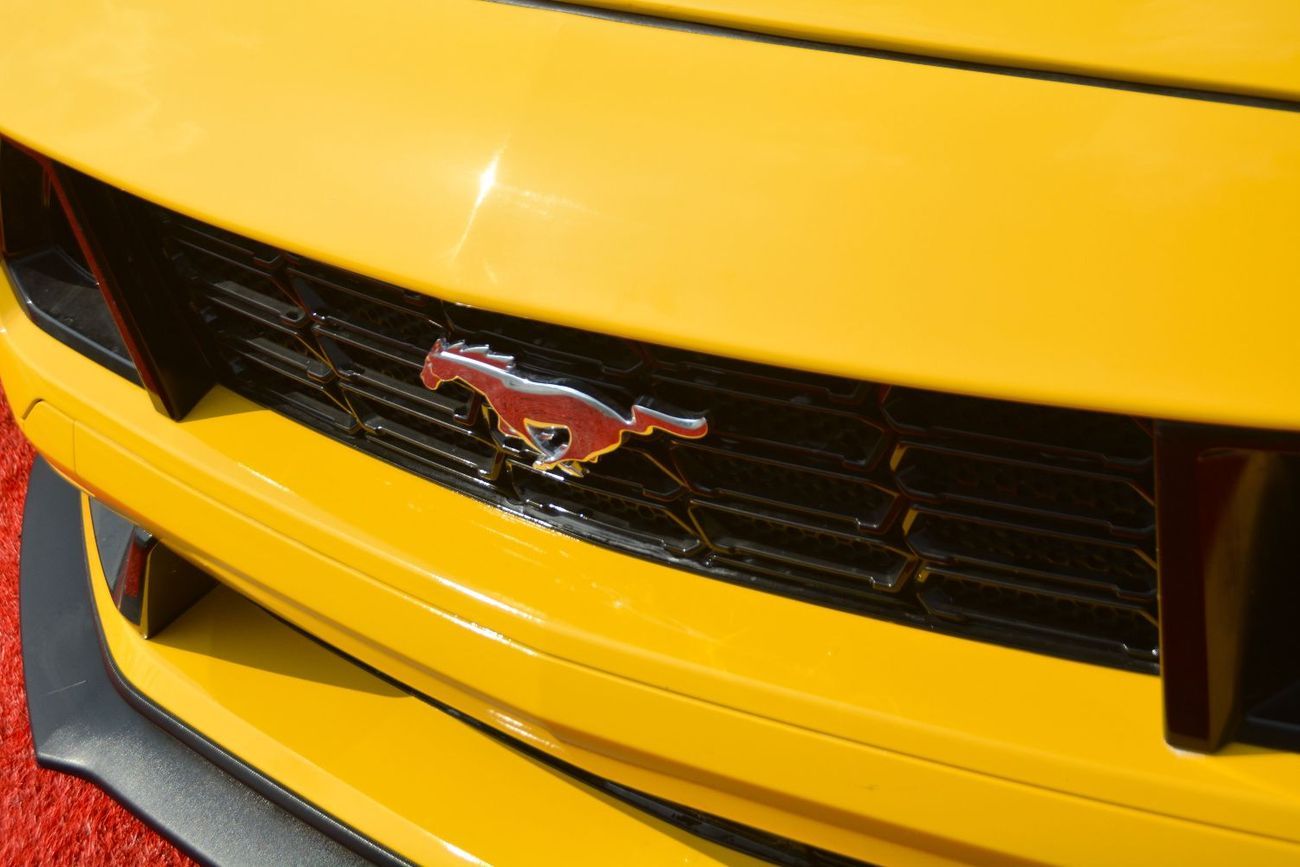 فورد موستانج BUMBLEBEE YELLOW BEAST