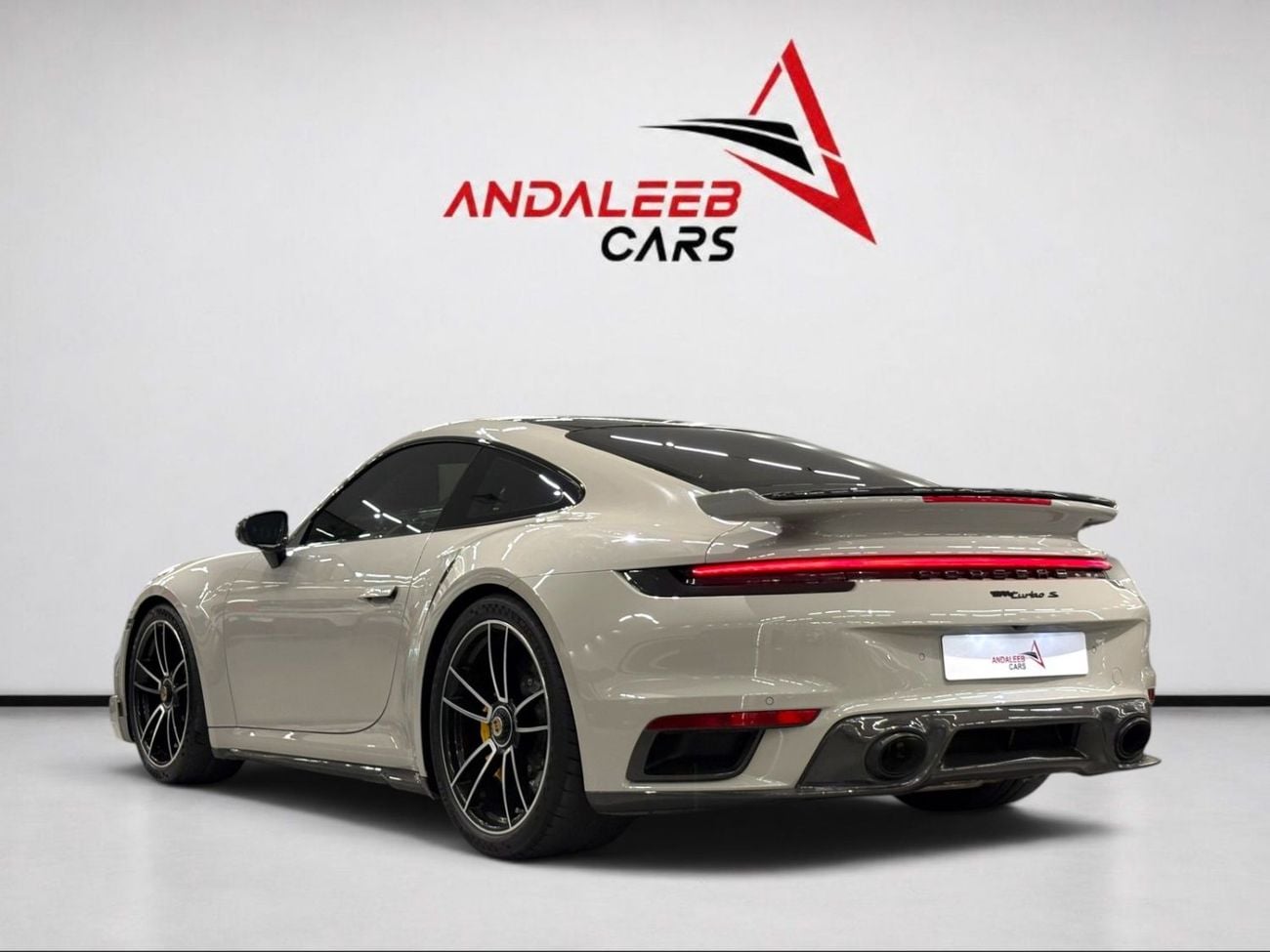 Porsche 911 CARBON AERO KIT | CRAYON GREY | FULL AGENCY HISTORY | PORSCHE 911 TURBO S | 2021 | GCC
