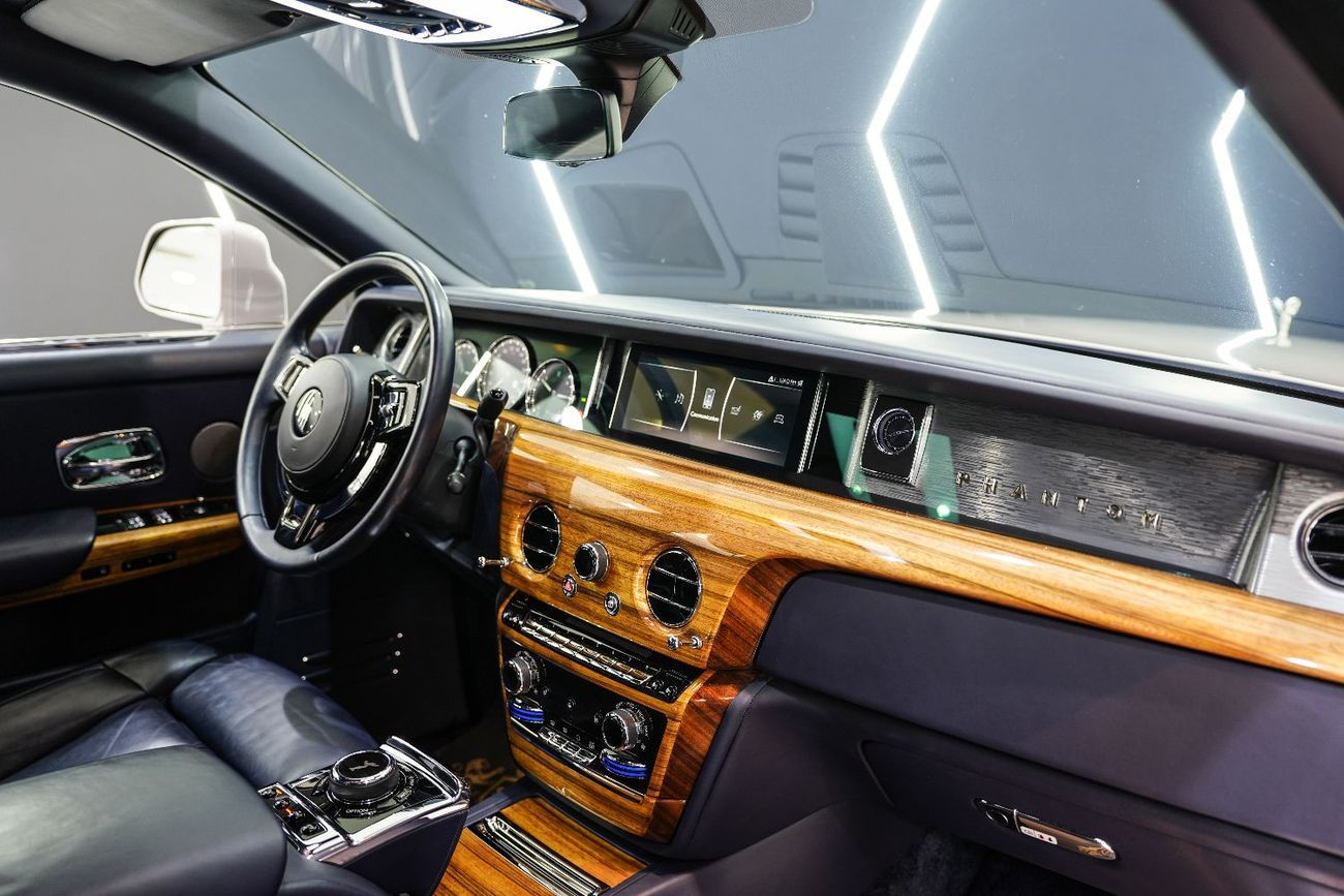 Rolls-Royce Phantom Std 6.8L 2022 Rolls Royce Phantom, Rear-Seat Entertainment, Starlight Headliner, Dealer Warranty!!