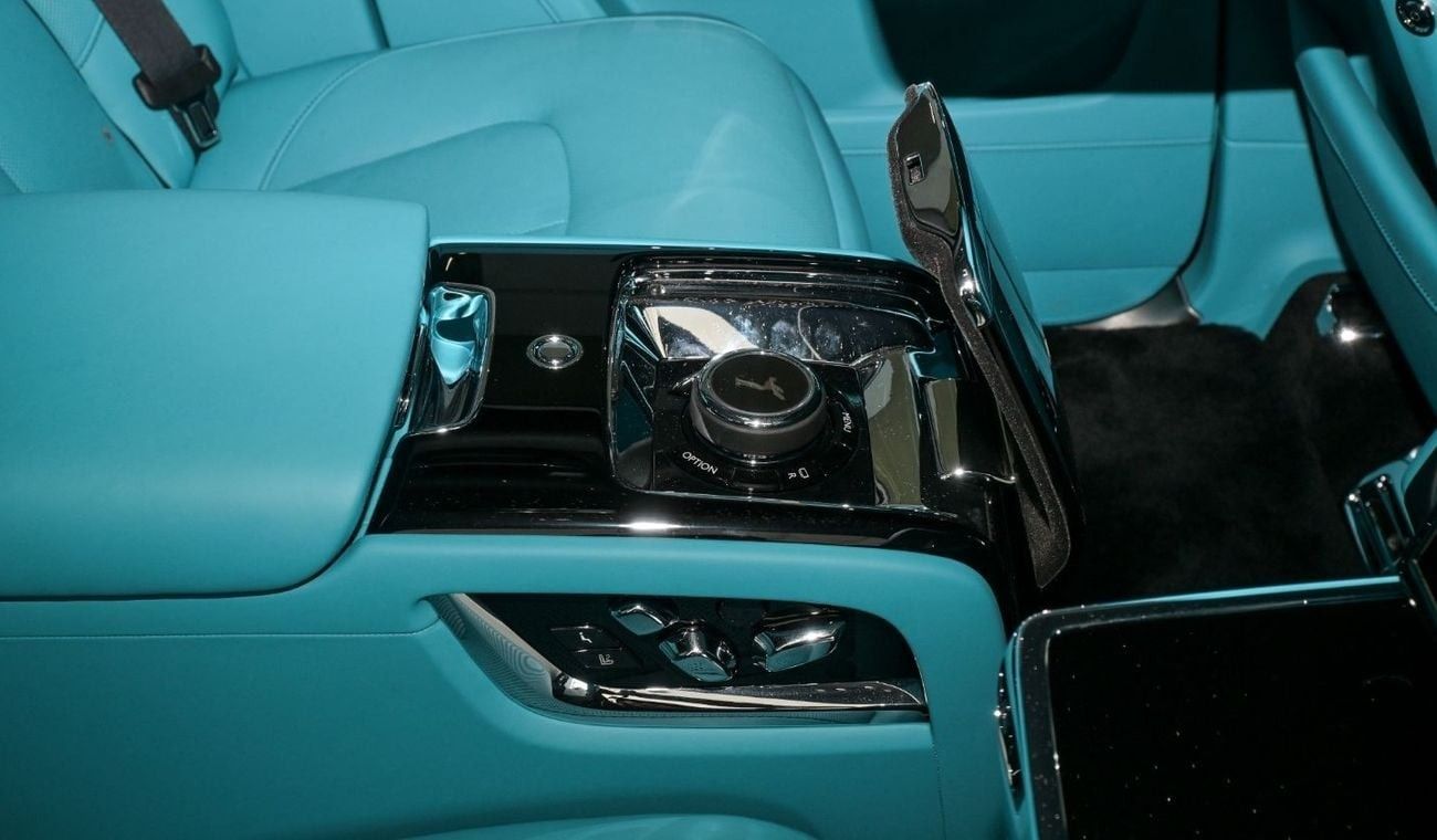 Rolls-Royce Cullinan Rolls Royce Cullinan Silver Badge | 2025