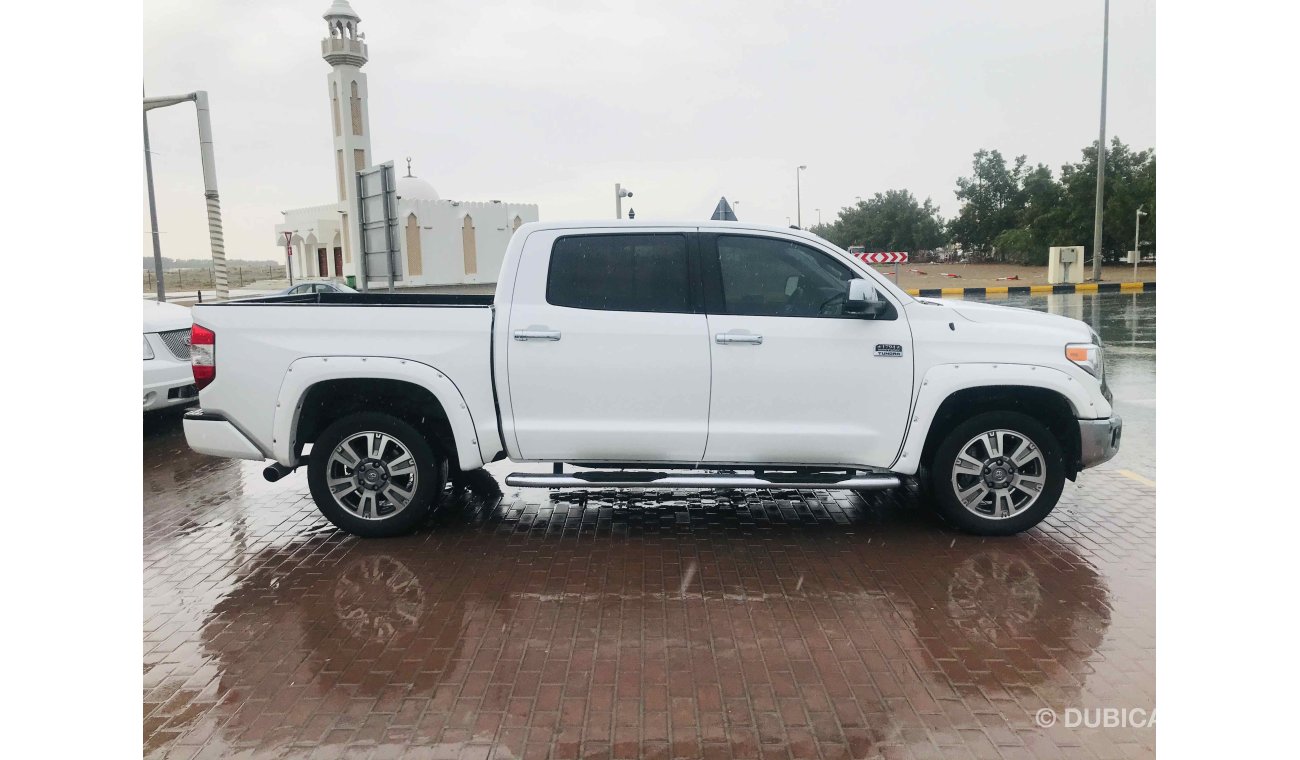 Toyota Tundra سياره نظيفه جدا بحاله ممتازه ضمان شاسيه جير ماكينه بيها قطعتين صبغ تجميلى