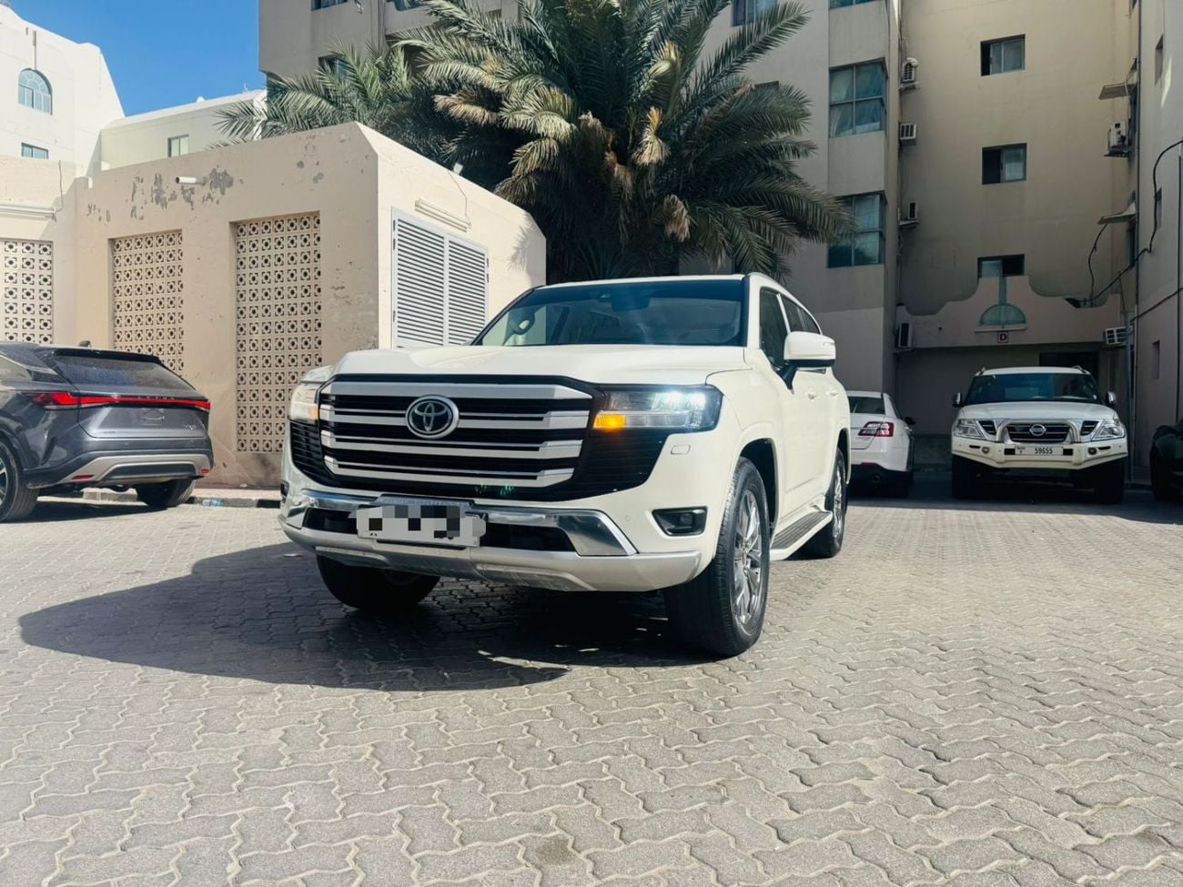 Toyota Land Cruiser GXR3 LHD 4.0L V6 petrol engine Automatic Gear 4WD 7 Seater 5 Doors