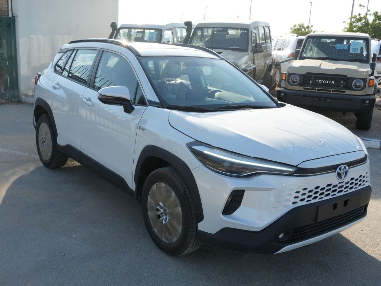 Toyota Corolla Cross LTD HEV 2025 TOYOTA COROLLA CROSS 1.8L HYBRID PET A/T SUNROOF FULL GCC BRAND NEW 0KM