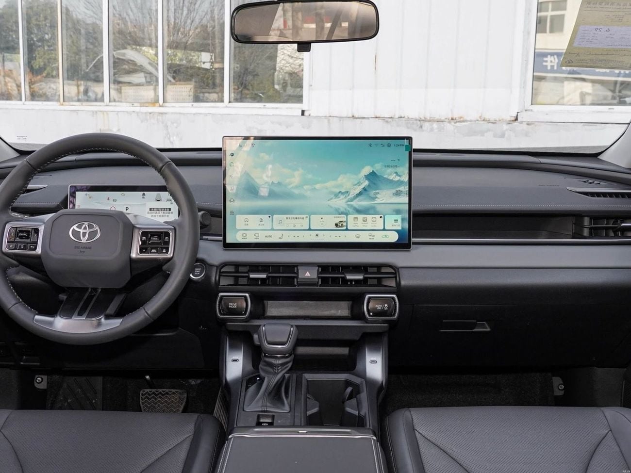 Toyota RAV4 LUXURY HEV (NON GCC)