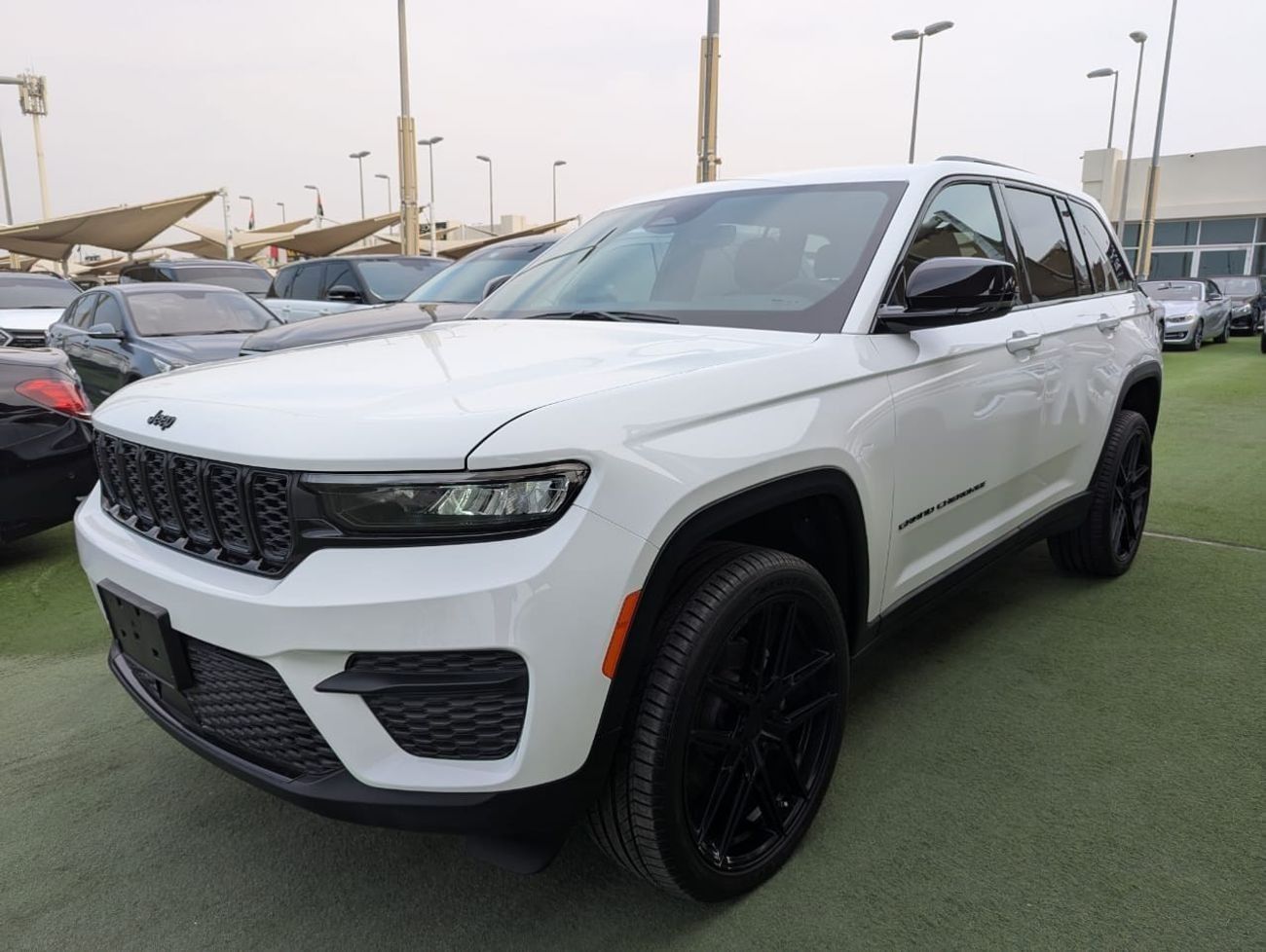Jeep Grand Cherokee Altitude 3.6L JEEP GRAND CHEROKEE 2024 V6 engine 3.6L zero kilometer American clean car fresh import