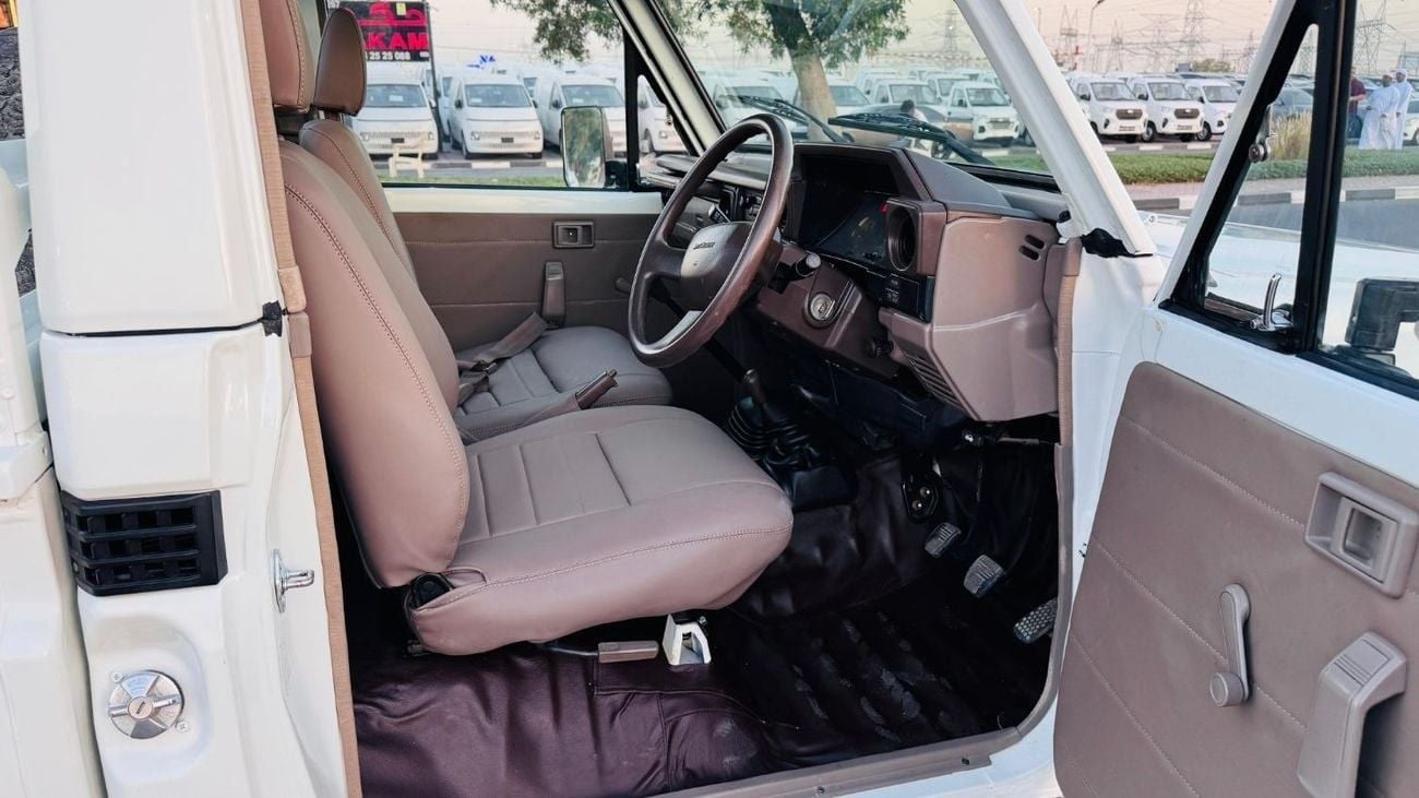 Toyota Land Cruiser Pick Up SINGLE CABIN | RHD | BULL BAR | 4.2L DIESEL ENGINE | MANUAL TRANSMISSION | 1995