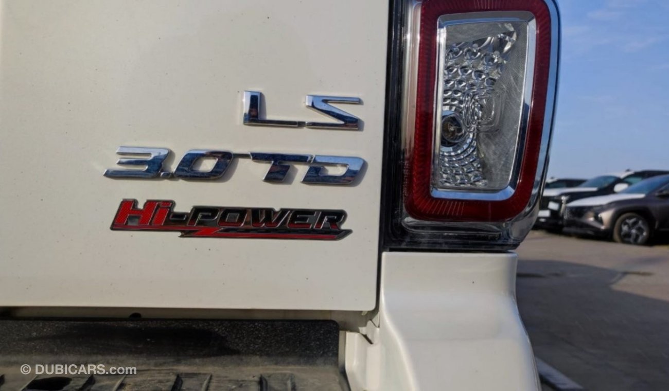 Isuzu DMax RG Crew 3.0L Diesel, pick up, 2023, 4x4, 4 doors, white color.