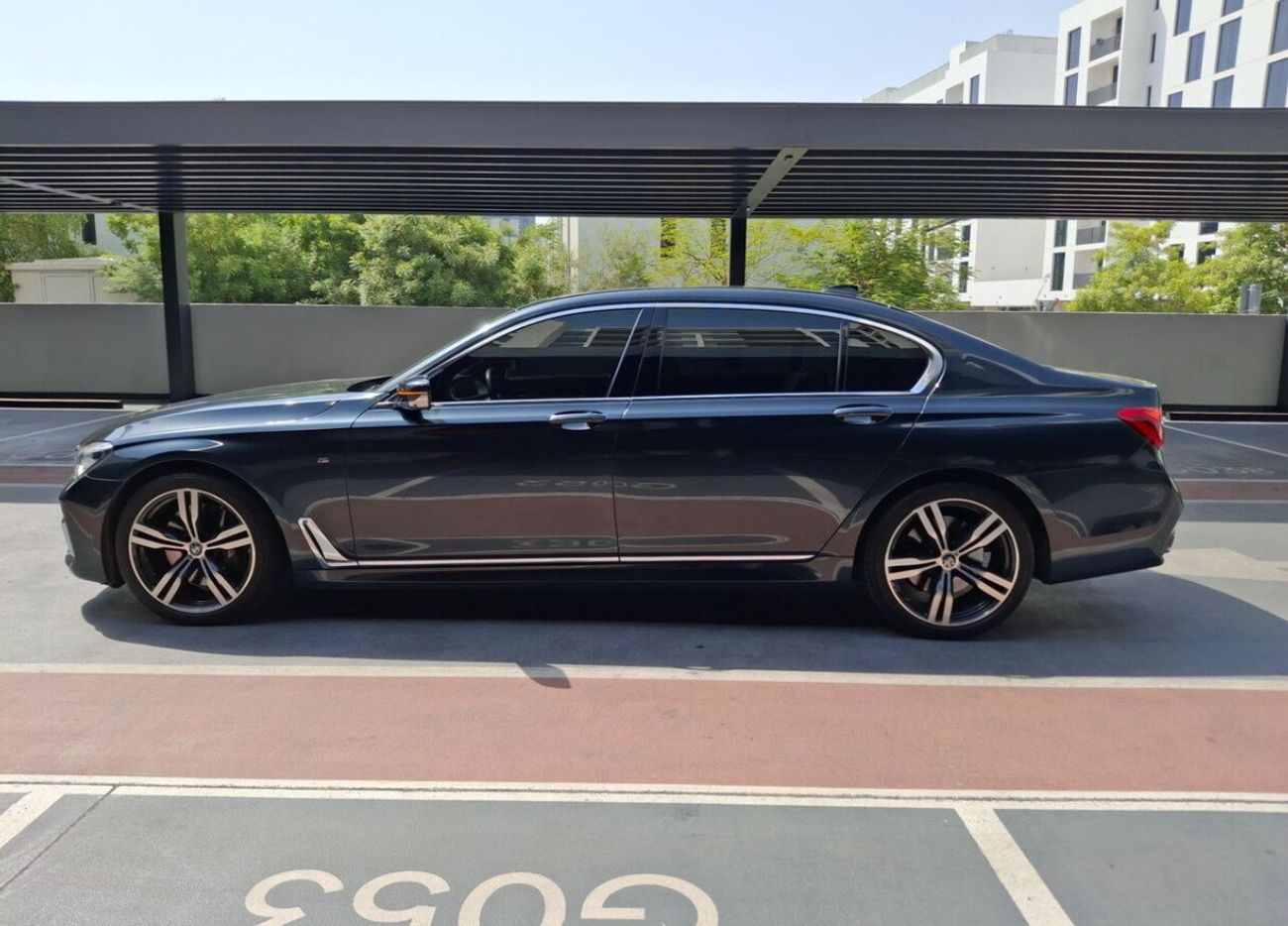 بي أم دبليو 750Li M Sport