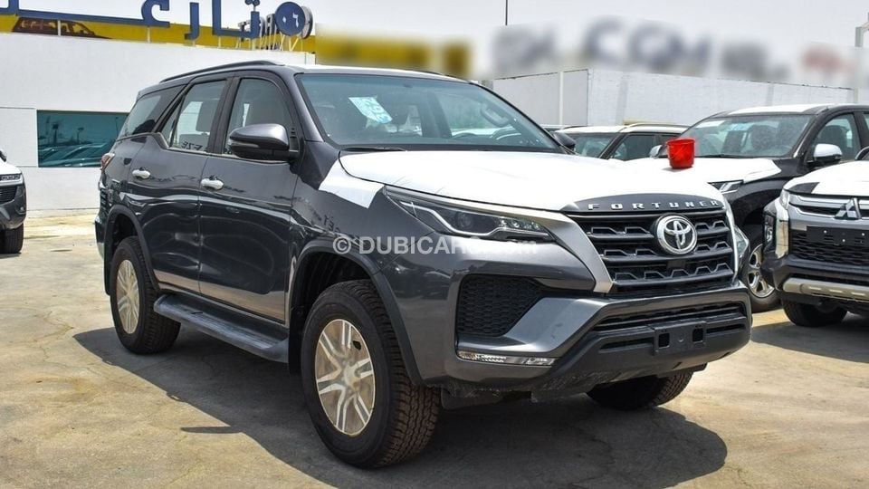 Toyota Fortuner - фото 1