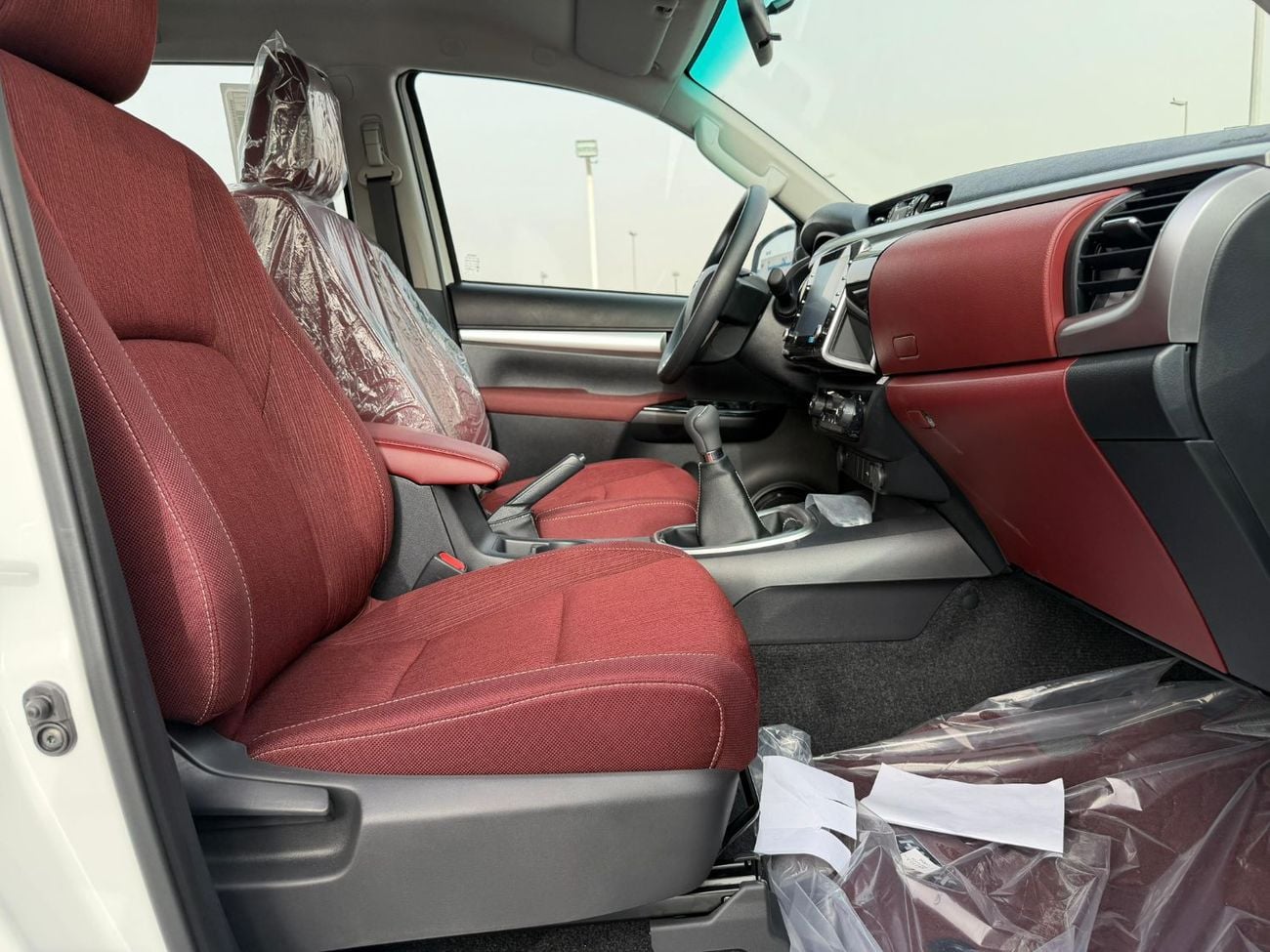Toyota Hilux SR5 2.7L Petrol Manual Push Start 4WD 2025 Export @ 118,000 AED