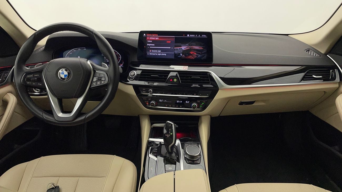 بي أم دبليو 520i JOY EDITION 2 | بدون دفعة مقدمة | اختبار القيادة في المنزل