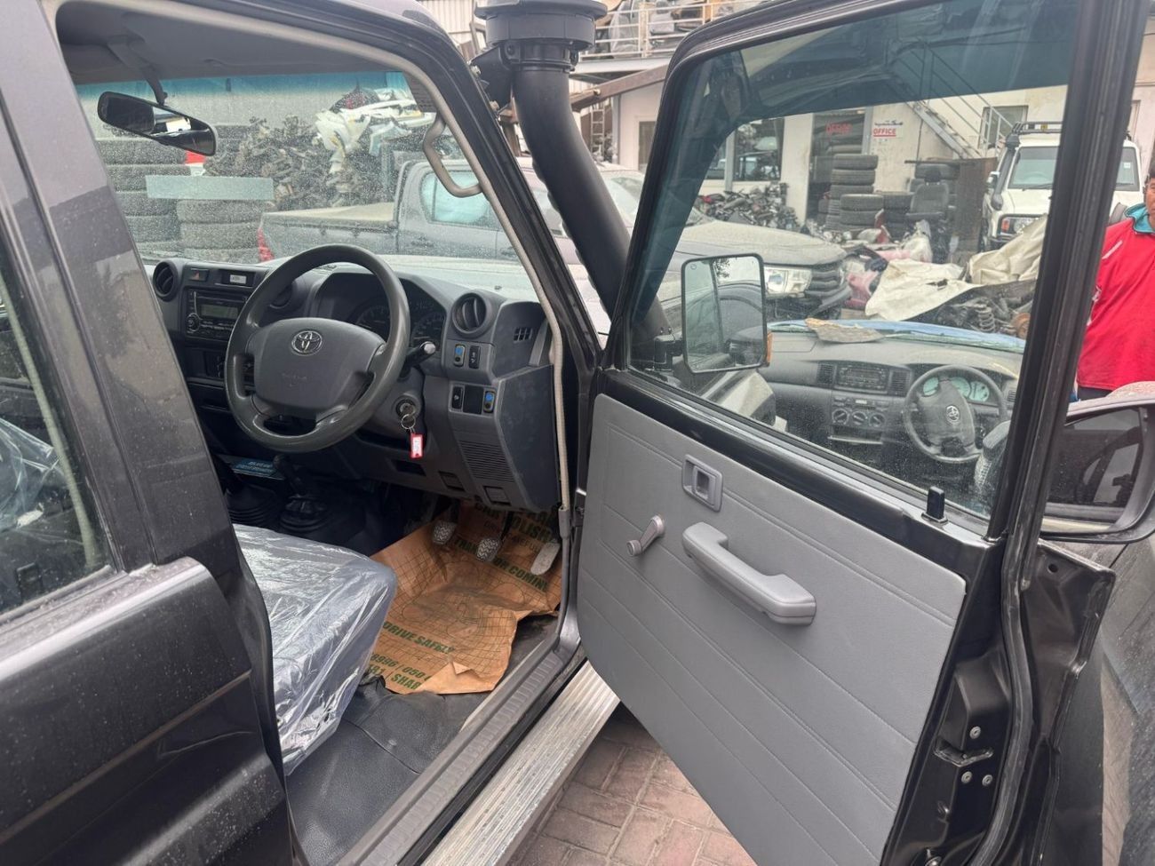 تويوتا لاند كروزر 70 Diesel 4.5 Liter Right Hand Drive 5 Doors Manual Gear