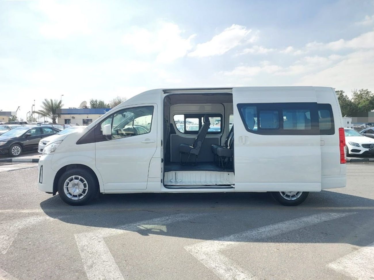 Toyota Hiace TOYOTA HIACE COMMUTER VAN RIGHT HAND DRIVE(PM02363)