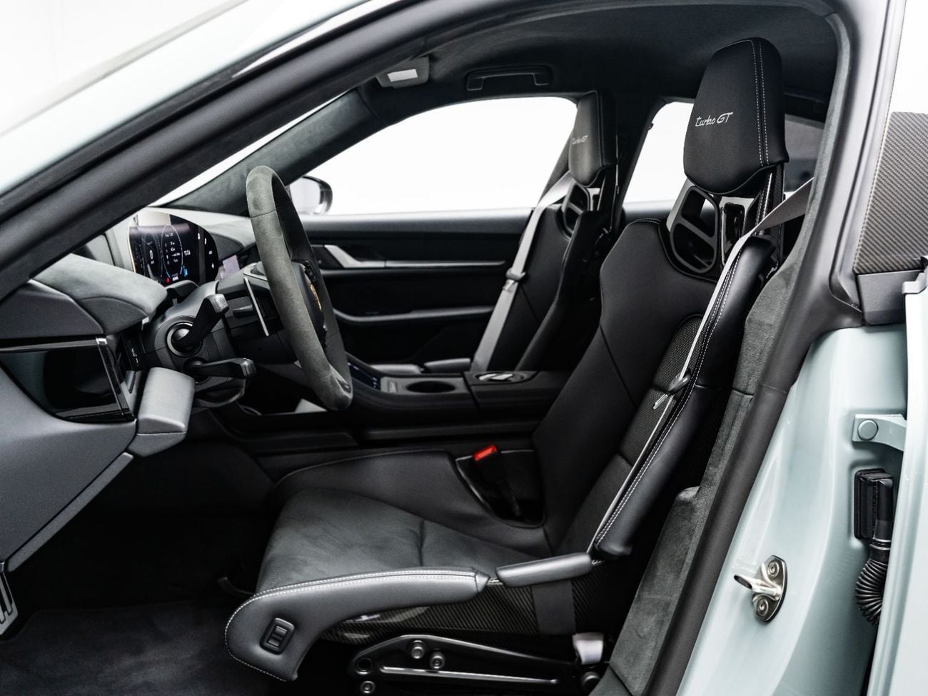 بورش تايكان 2025 Porsche Taycan Turbo GT, 2027 Porsche Warranty, Full Weissach Package, Very Low KMs, GCC