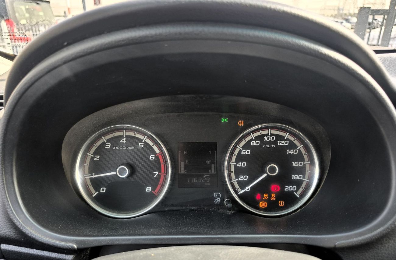 Mitsubishi L200 Used Mitsubishi58 L200 GLX 2.4L Petrol M/T 4*4  GCC White Color  2022 Model