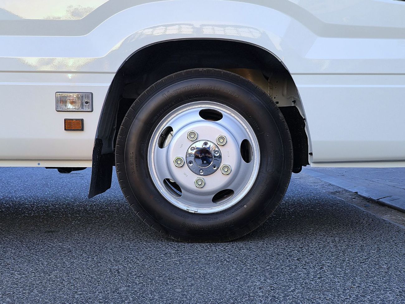 Toyota Coaster AL FUTAIM - TOYOTA COASTER PETROL 2.7 MT - AUTO DOOR - 23 SEATER  - 2025 MODEL - WHITE 