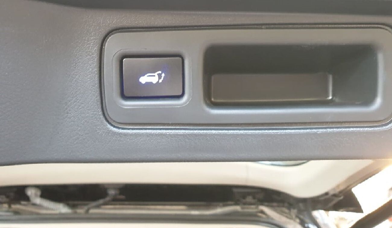 تويوتا فورتونر 2.7L (PETROL) SUV 4WD