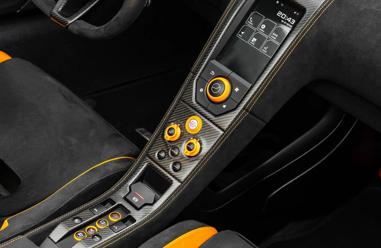 McLaren 675LT 3.8L V8 Twin-Turbocharged Engine