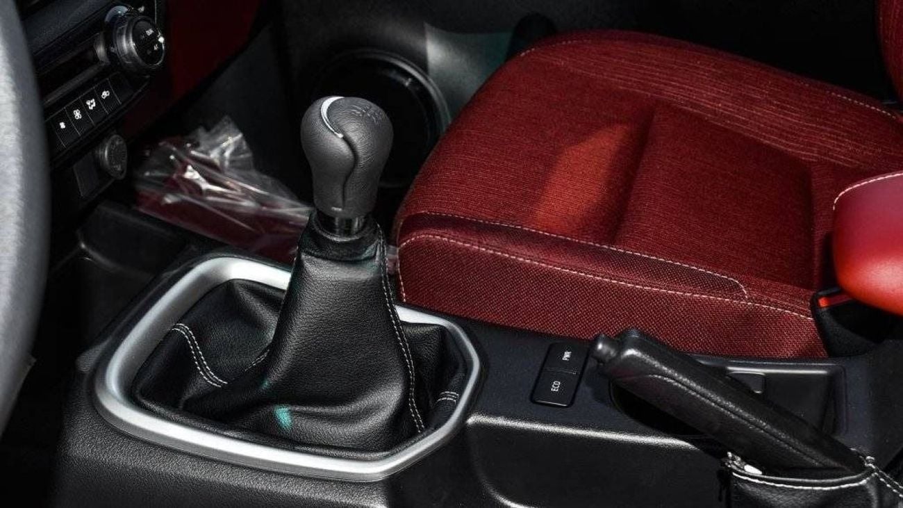 تويوتا هيلوكس TOYOTA HILUX SR5 2.8L DIESEL 2024 0KM