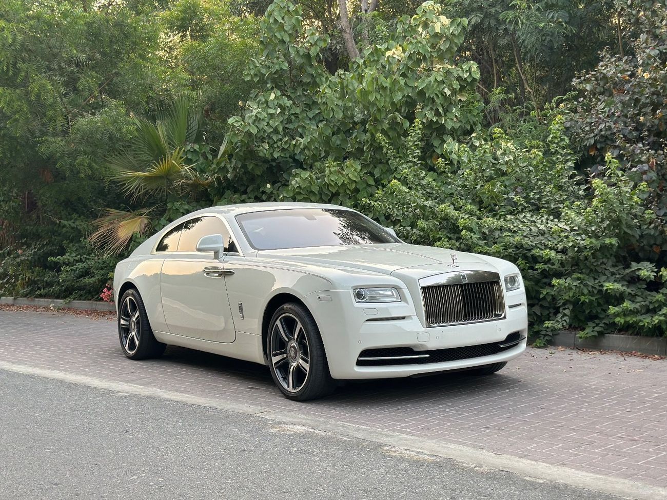رولز رويس واريث 2015 Rolls Royce Wraith | GCC Specs | 6.6L V12 | 624 HP | 109K KM | Starlight Headliner | Excellent