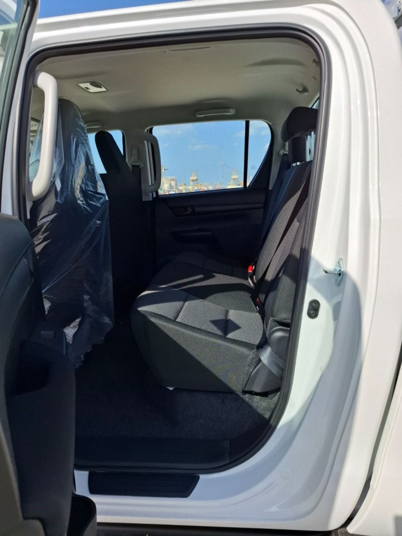 Toyota Hilux DLX Diesel 4WD Double Cab PWR Basic Diesel 2.4L * Export for Africa*