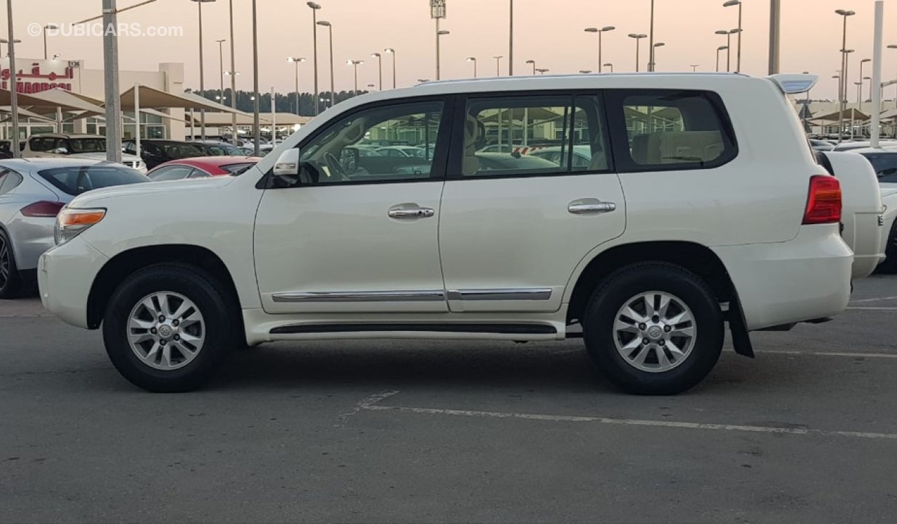 Toyota Land Cruiser Land cruiser model 2012 GCC car prefect condition cruise control Bluetooth navigation sensors radio