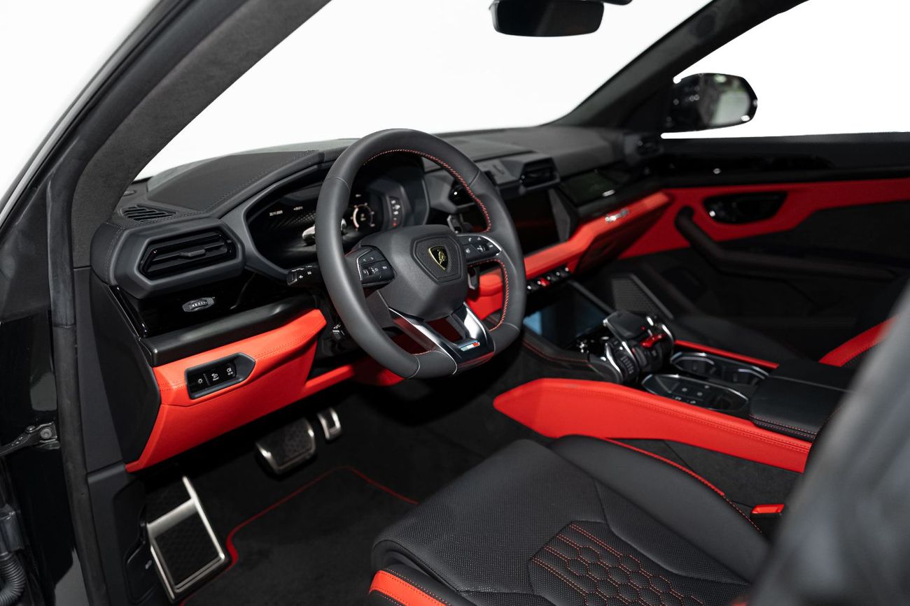 لامبورغيني اوروس 2025 URUS SE HYBRID | TWO TONE INTERIOR | PANORAMIC ROOF | BANG N OLUFSEN 3D SOUND | STYLE PACKAGE