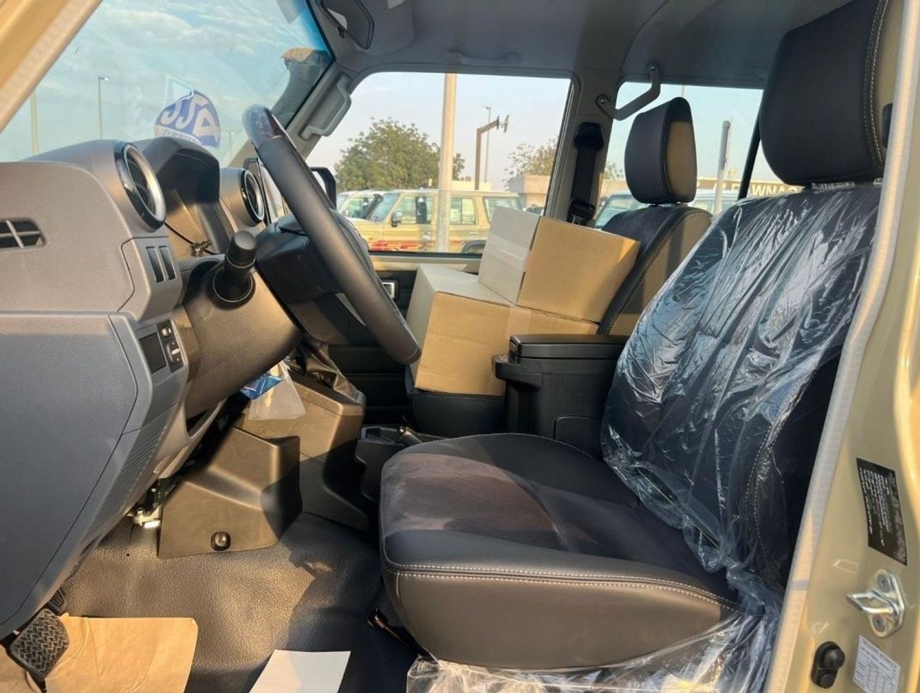 Toyota Land Cruiser Pick Up EXPORT ONLY - LC79 Double cabin Full option- 4.0 Automatic