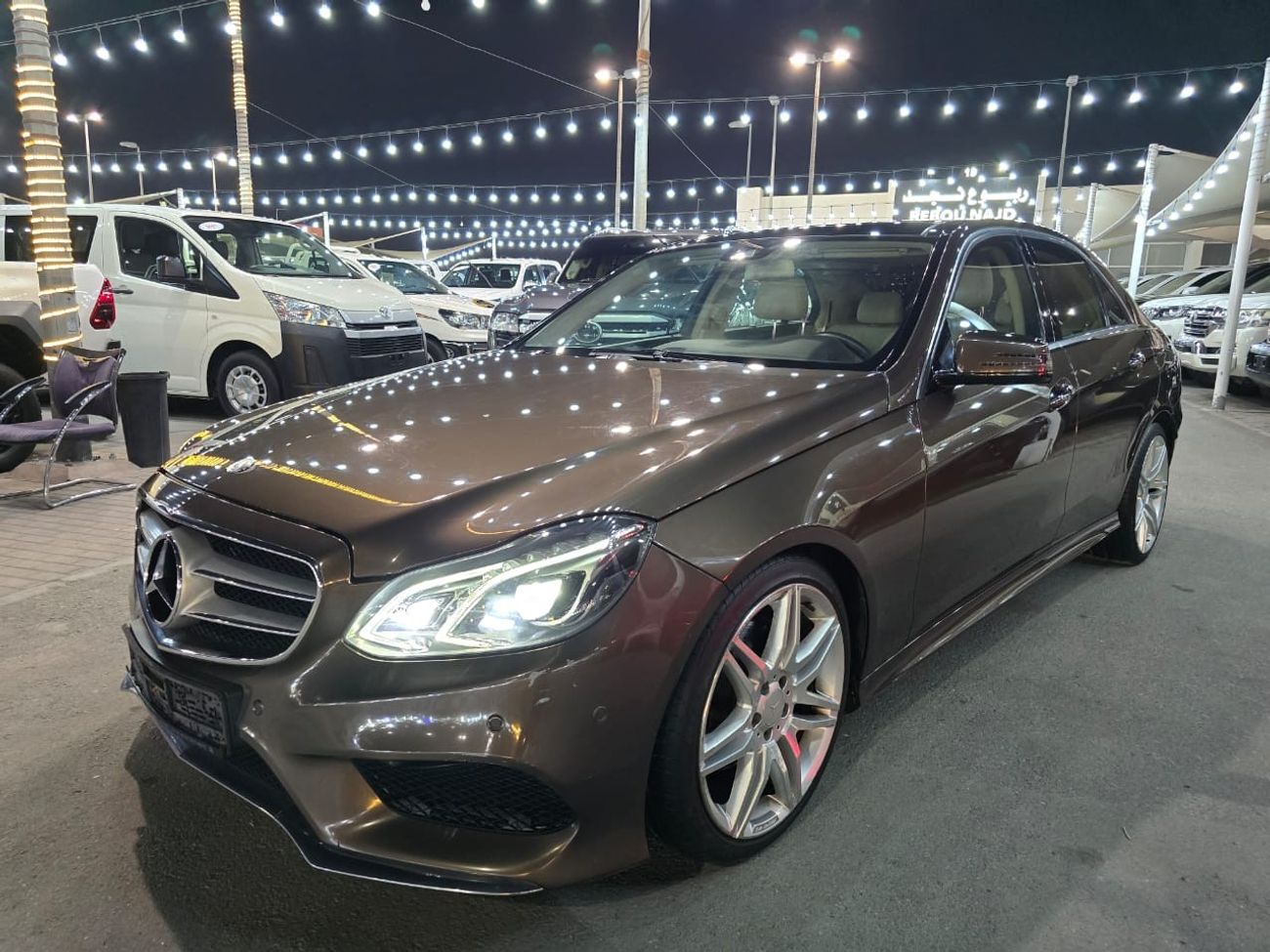 Mercedes-Benz E300 MERCEDES BENS E300 2014 GCC V6 ENGINE 3.5L clean car without accident without paint no any work requ