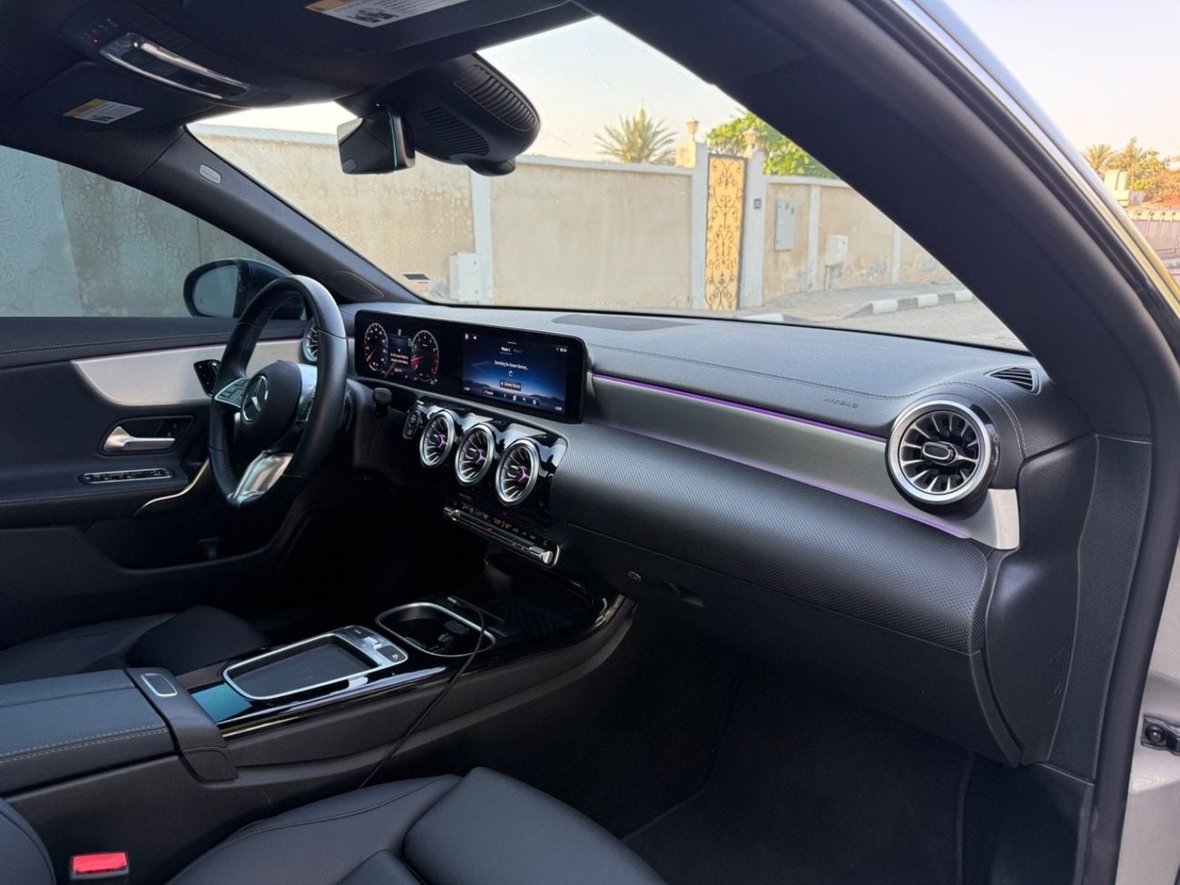 مرسيدس بنز CLA 250 Premium + 2.0L