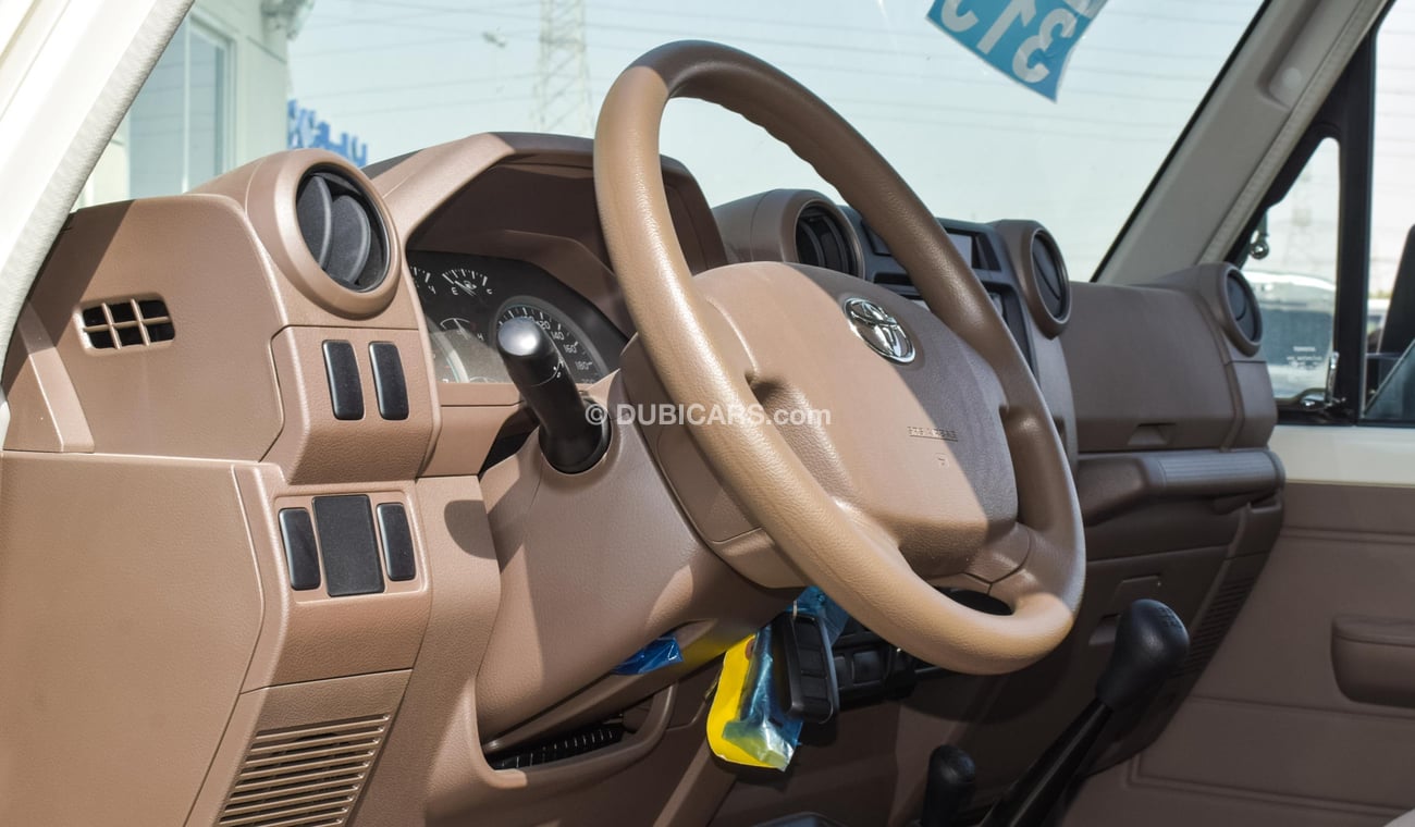 Toyota Land Cruiser 70 V6 4WD
