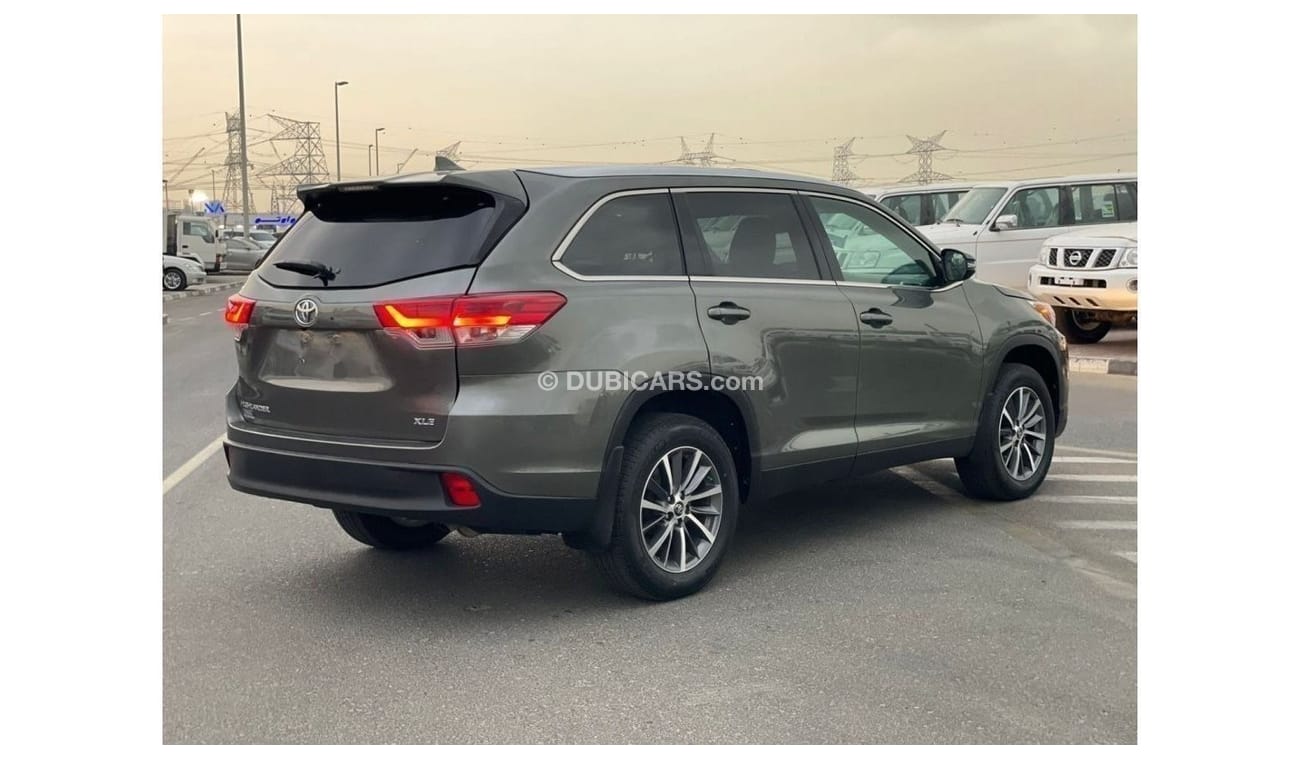تويوتا هايلاندر 2019 Toyota Highlander XLE AWD 4X4 3.5L V6 - FULL OPTION  - UAE PASS