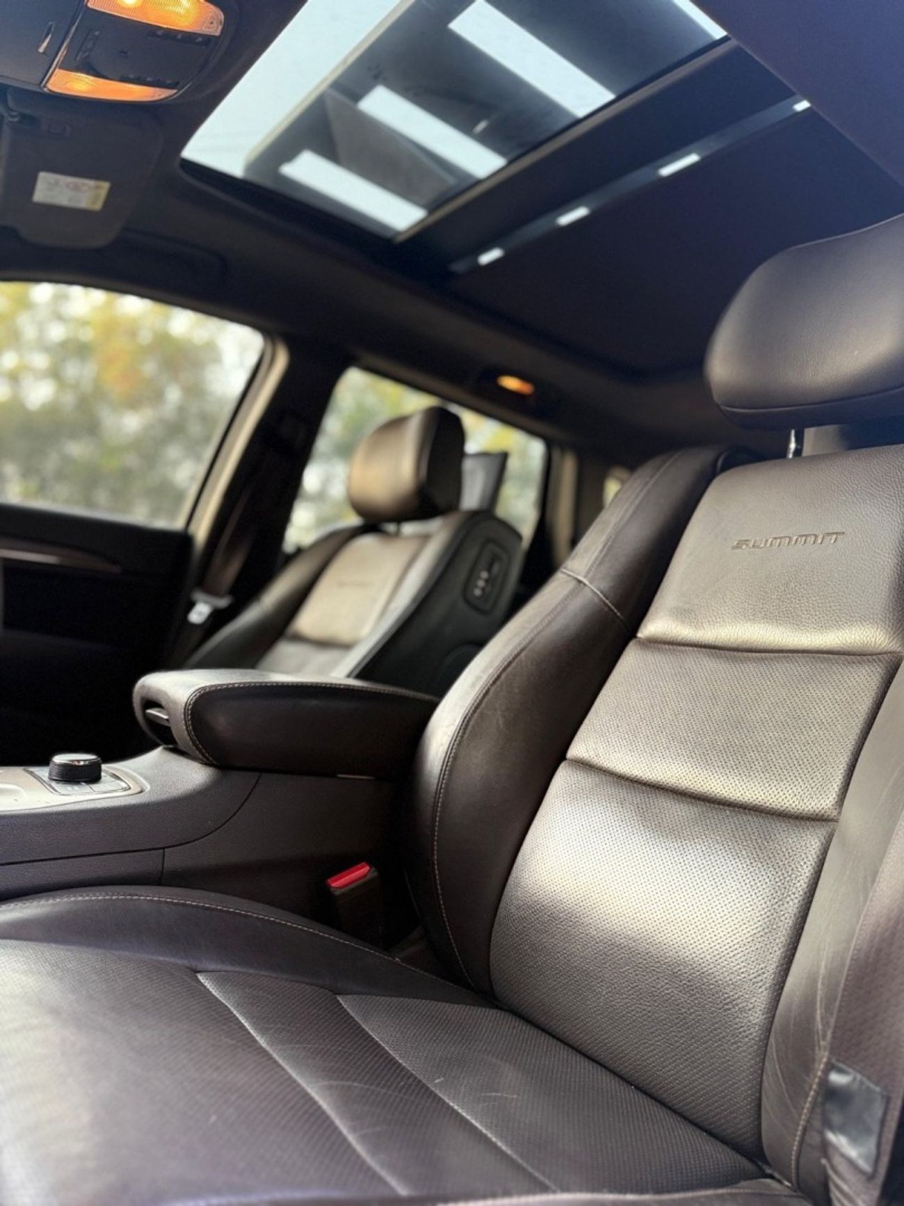 جيب جراند شيروكي Summit 5.7L (350 HP)