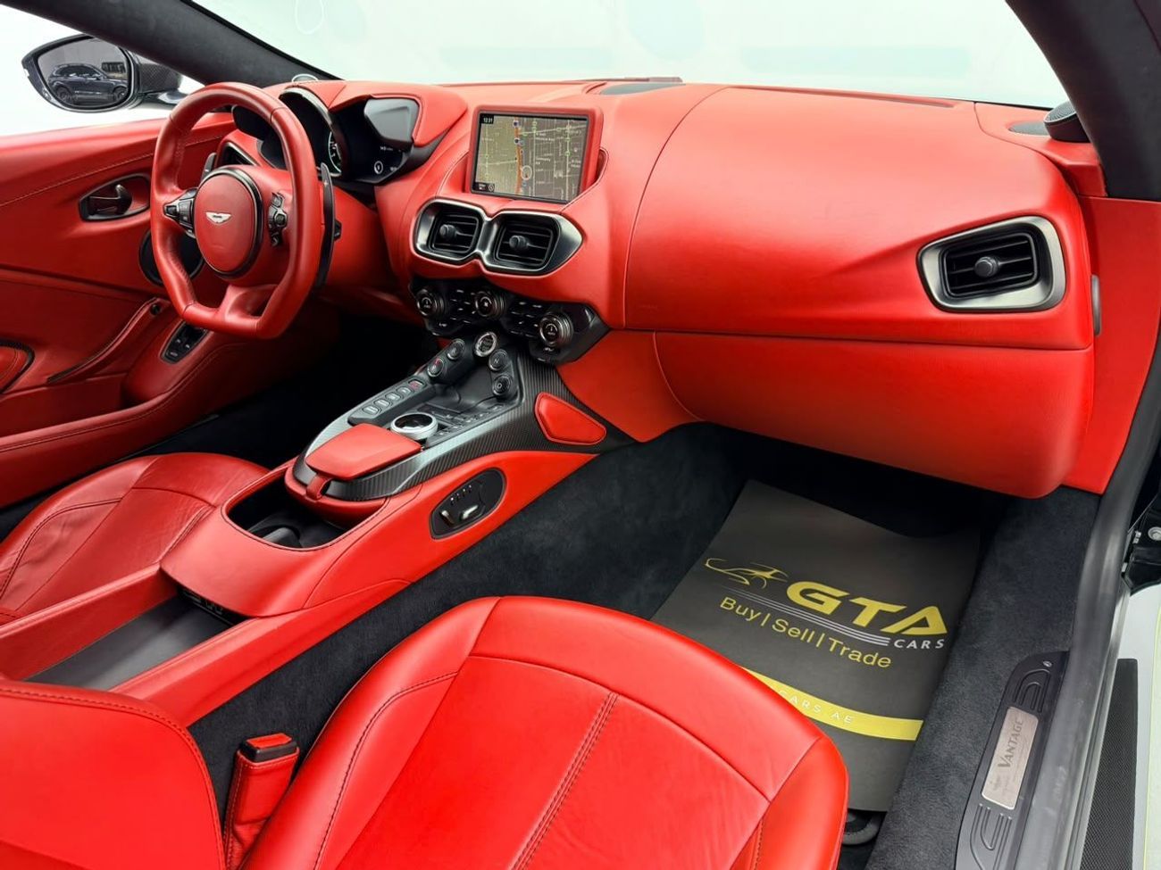 Aston Martin V8 Vantage — 11