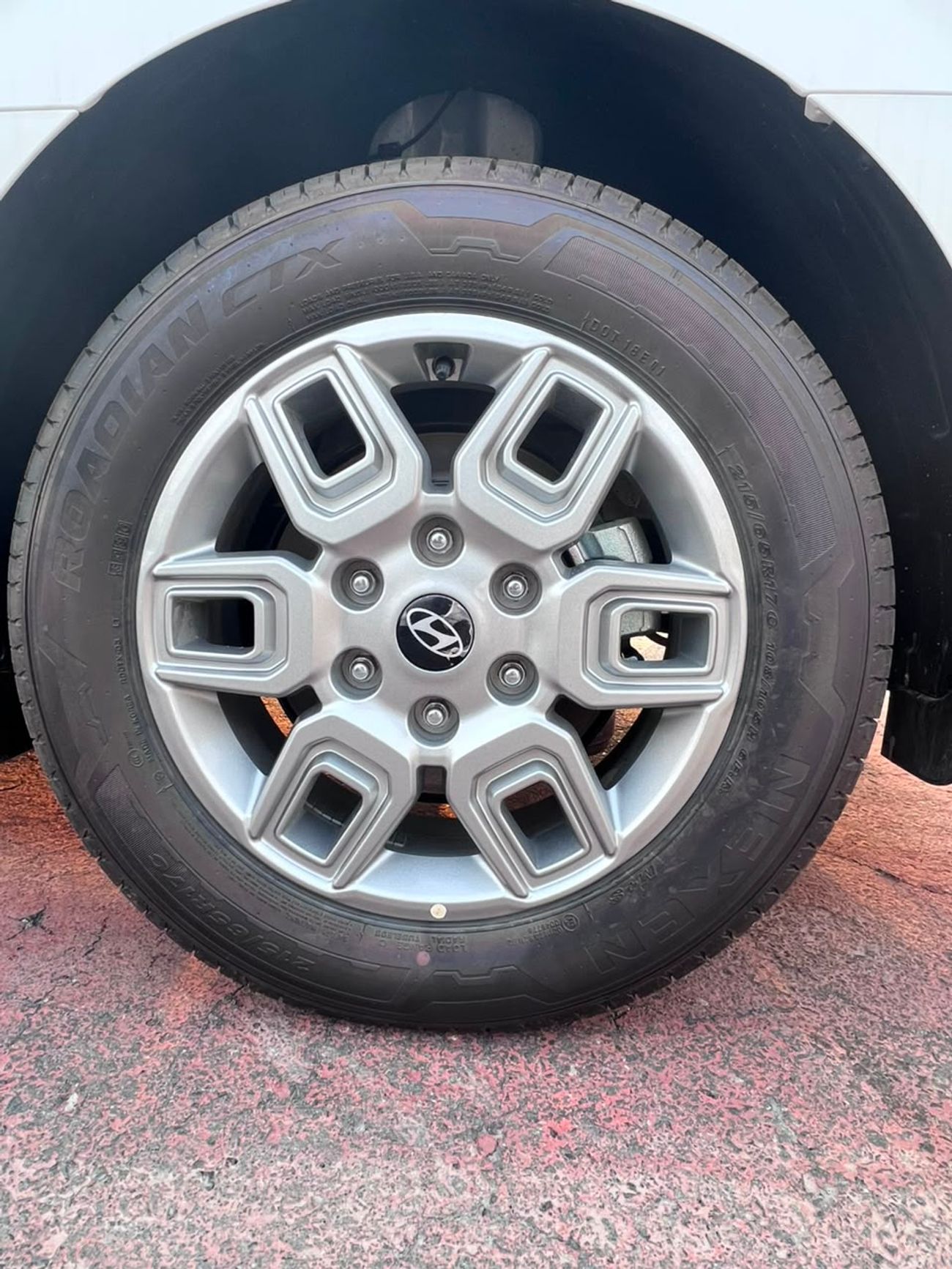 Hyundai Staria 2.2L - 6 Cly - Manual - Diesel - Front Wheel Drive - 11 Seaters - 5 Doors