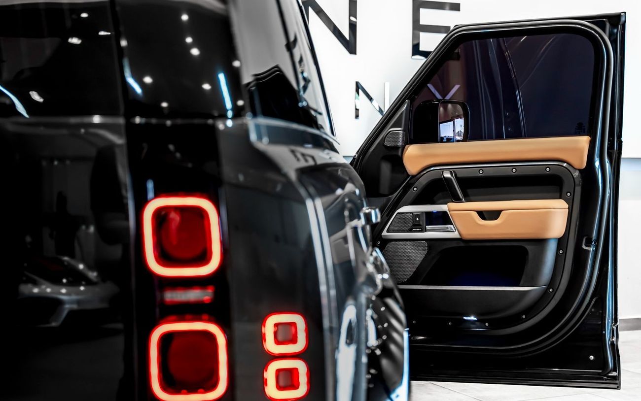 لاند روفر ديفندر 110 HSE P400 3.0L 2023 Urban Defender HSE P400, 2028 Land Rover Warranty + Service, Low KMs, GCC1