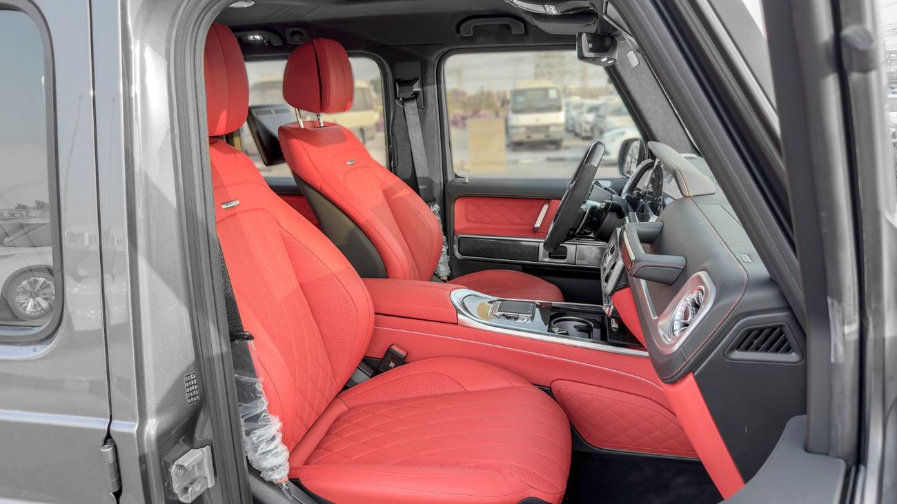 مرسيدس بنز G 63 AMG ستاندارد مرسيدس بنز AMG G 63 موديل 2026، محرك بنزين 4.0 لتر، ناقل حركة أوتوماتيكي (لون كربوني داخلي وخارجي) (