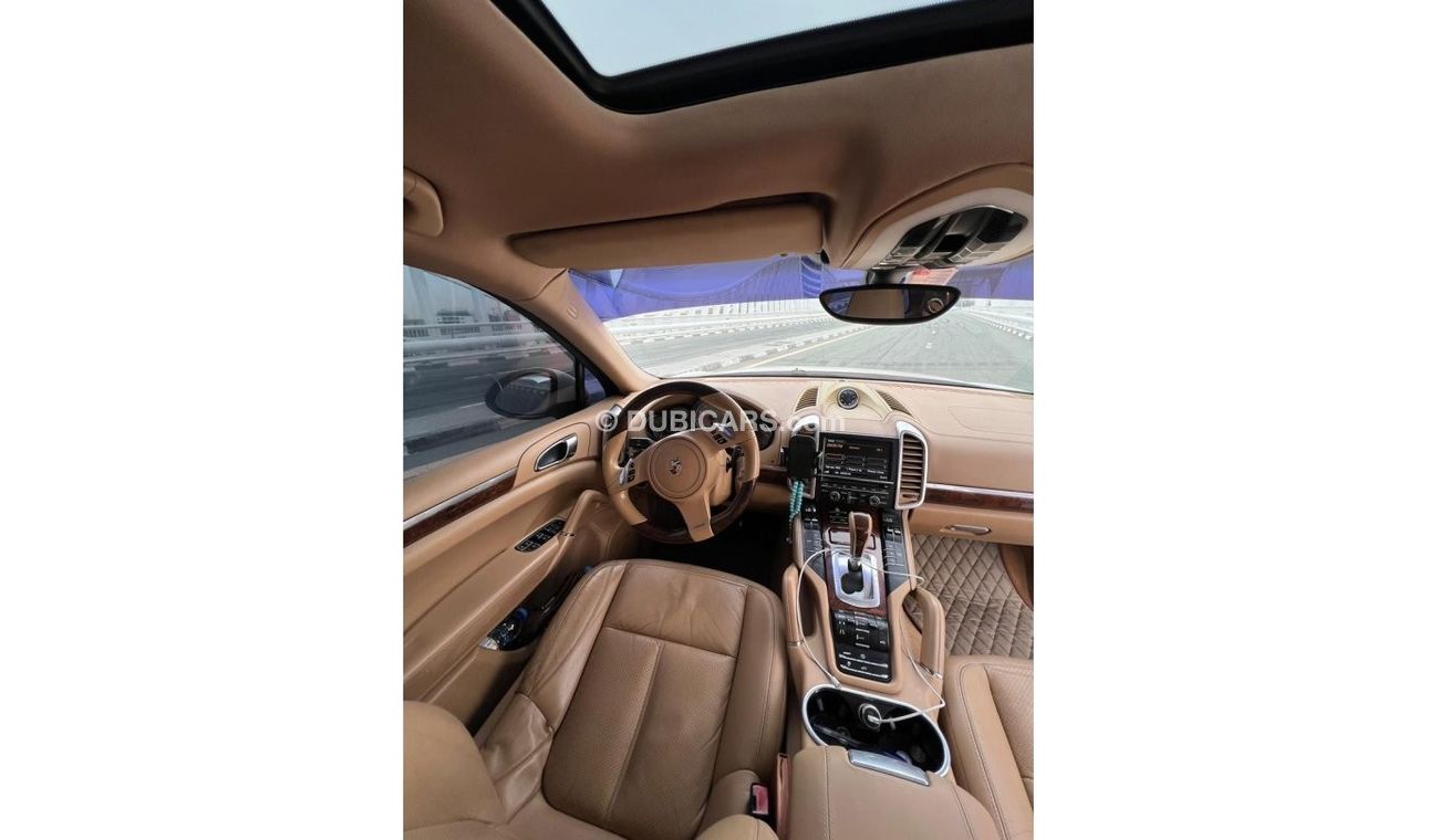 Porsche Cayenne PORSCHE FULL OPTION CLEAN CAR DUBAI PASS
