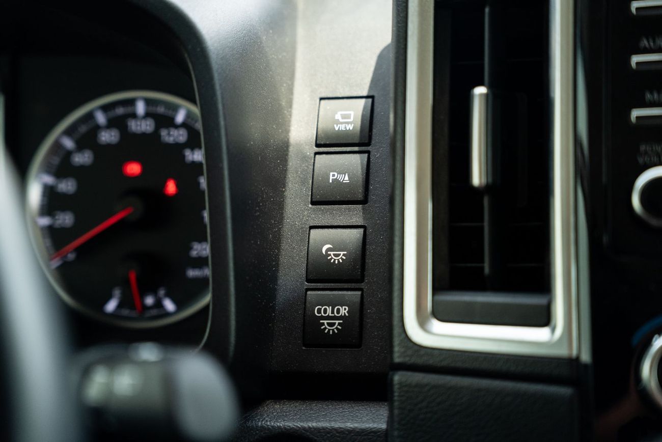 Toyota Granvia 3.5L Premium Premium 2023 3.5L V6 Full Service History GCC