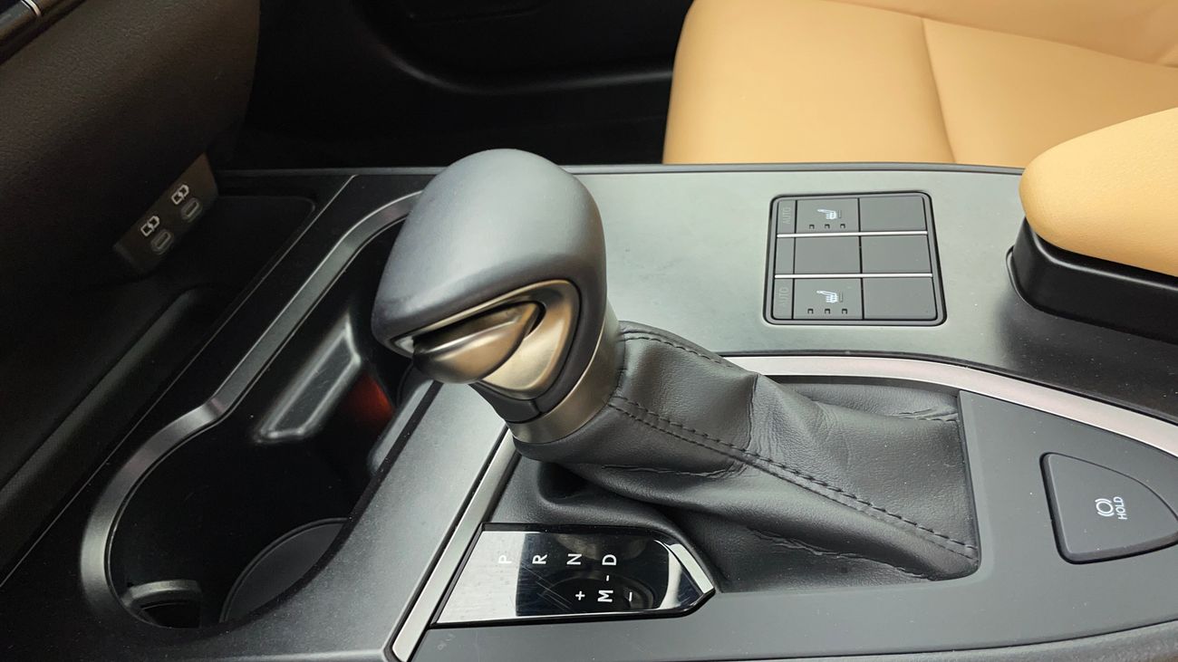 لكزس UX 200 F SPORT 2 | بدون دفعة مقدمة | اختبار القيادة في المنزل