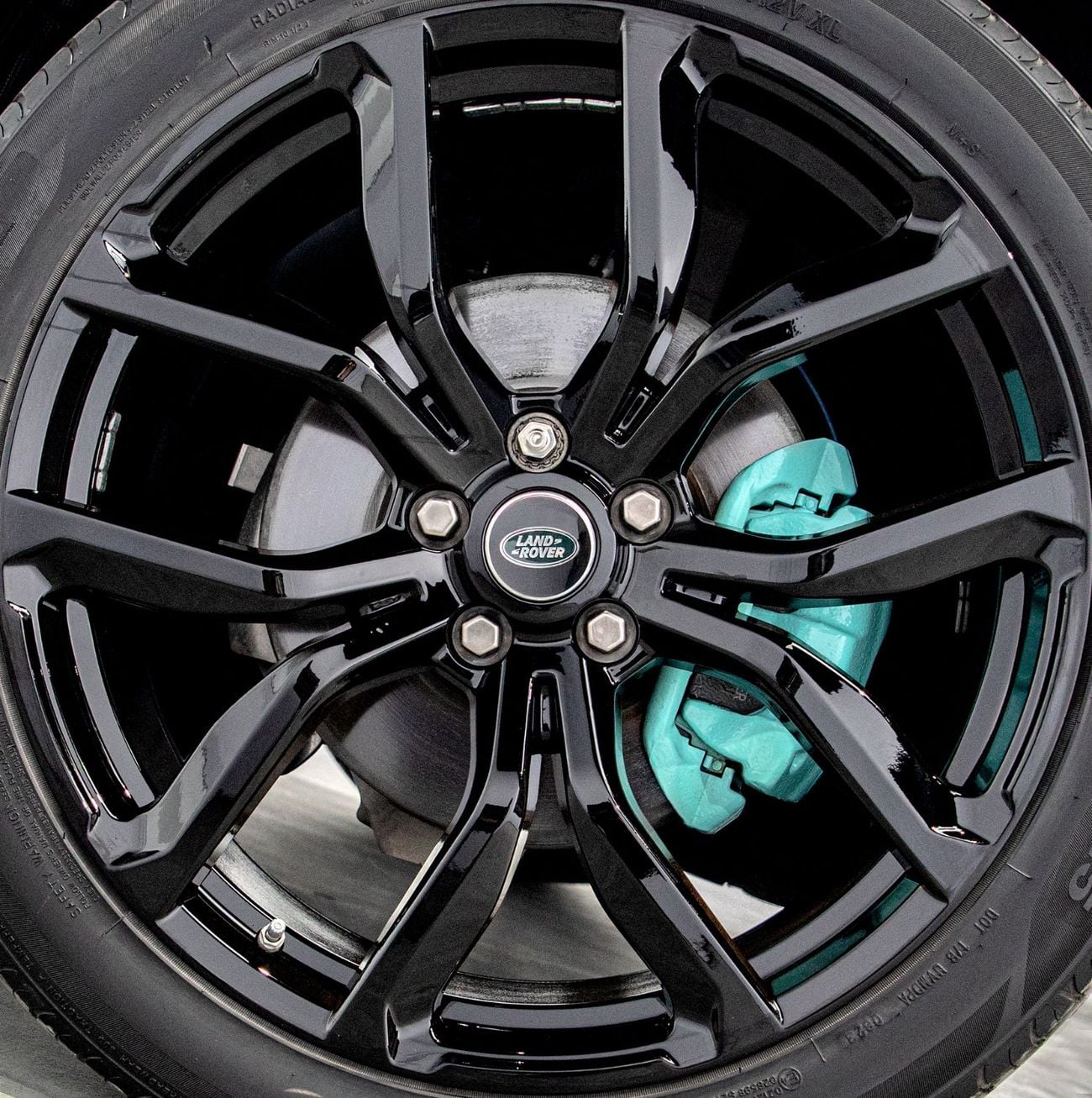 Land Rover Defender P300 110 S 2.0L (5 Seater)