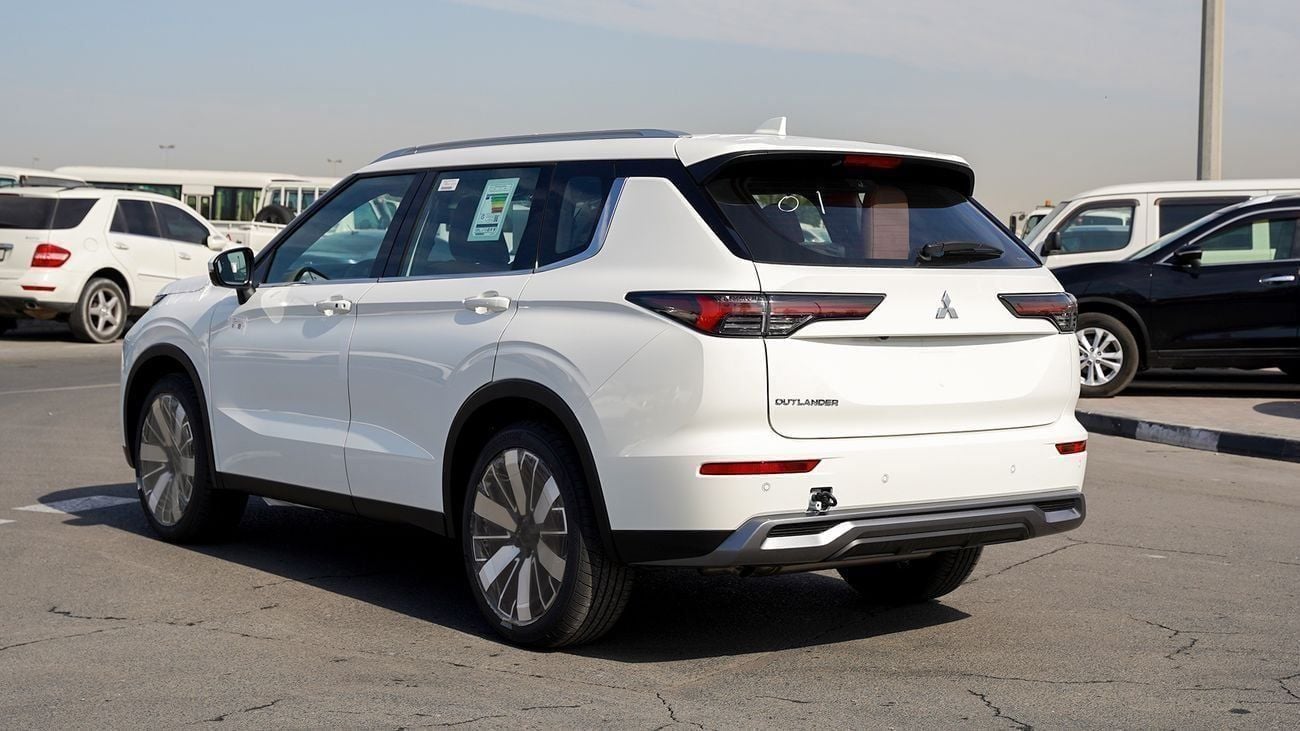 ميتسوبيشي آوتلاندر ميتسوبيشي أوتلاندر 2026 جديدة كلياً – بريميوم (G08)  2.5 لتر | 7 ركاب | مواصفات خليجية | للتصدير فقط