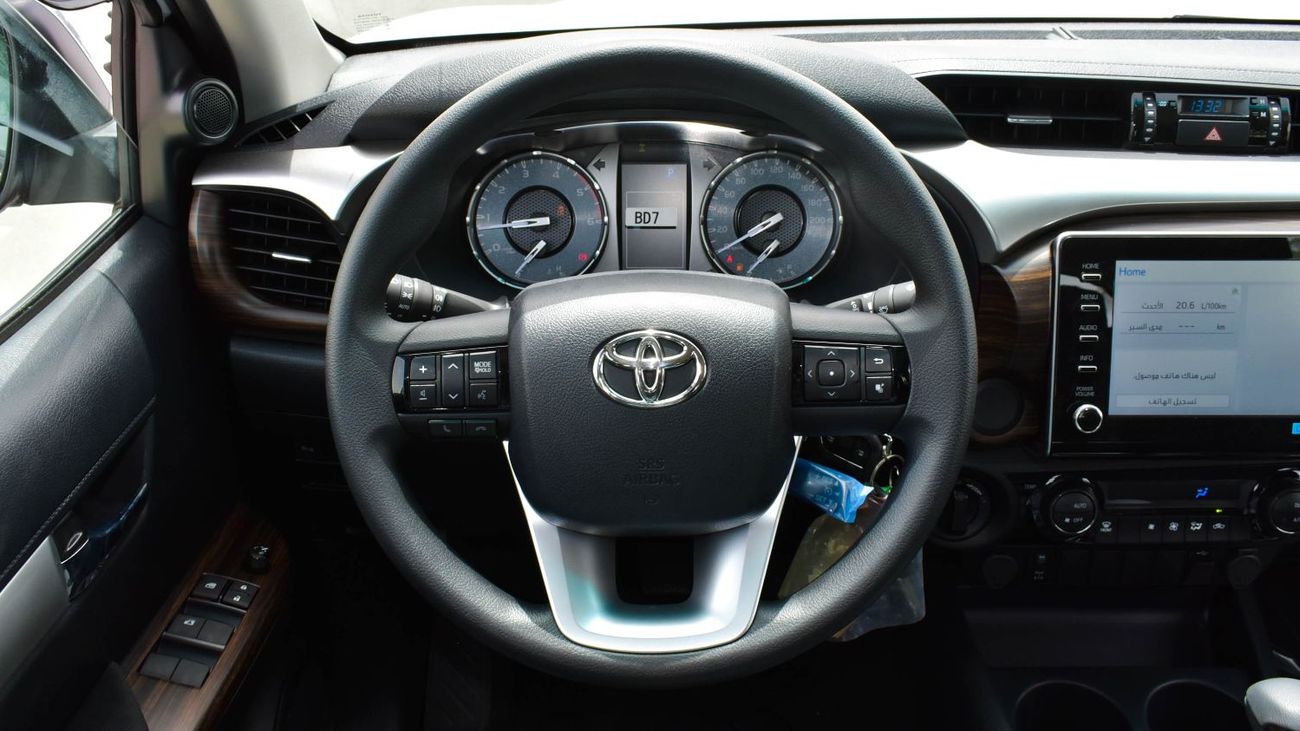 تويوتا هيلوكس ECT0055 - Toyota Hilux DCab - 2.4L Diesel Auto White-Black - Key Start, Auto AC