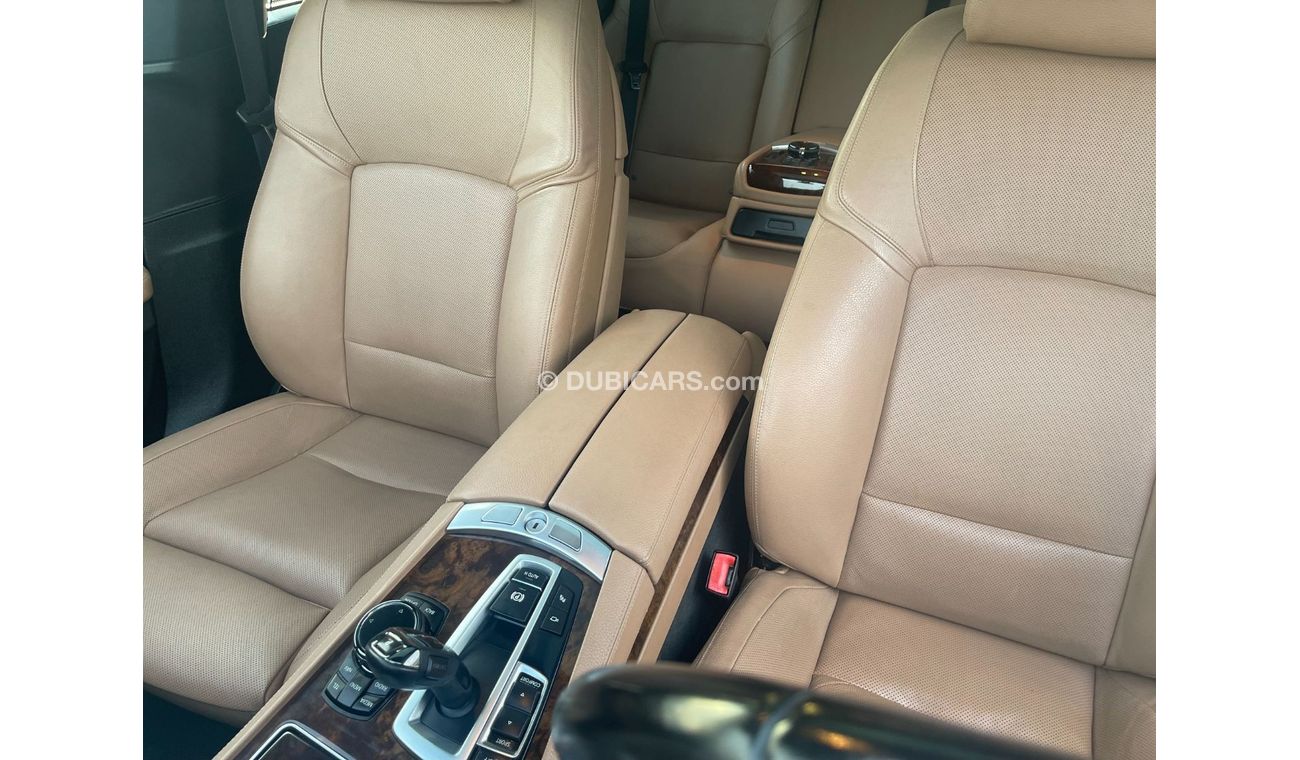 BMW 750Li Exclusive BMW 750 Li_TWIN POWER TERBO _GCC_2015_Excellent Condition _Full option