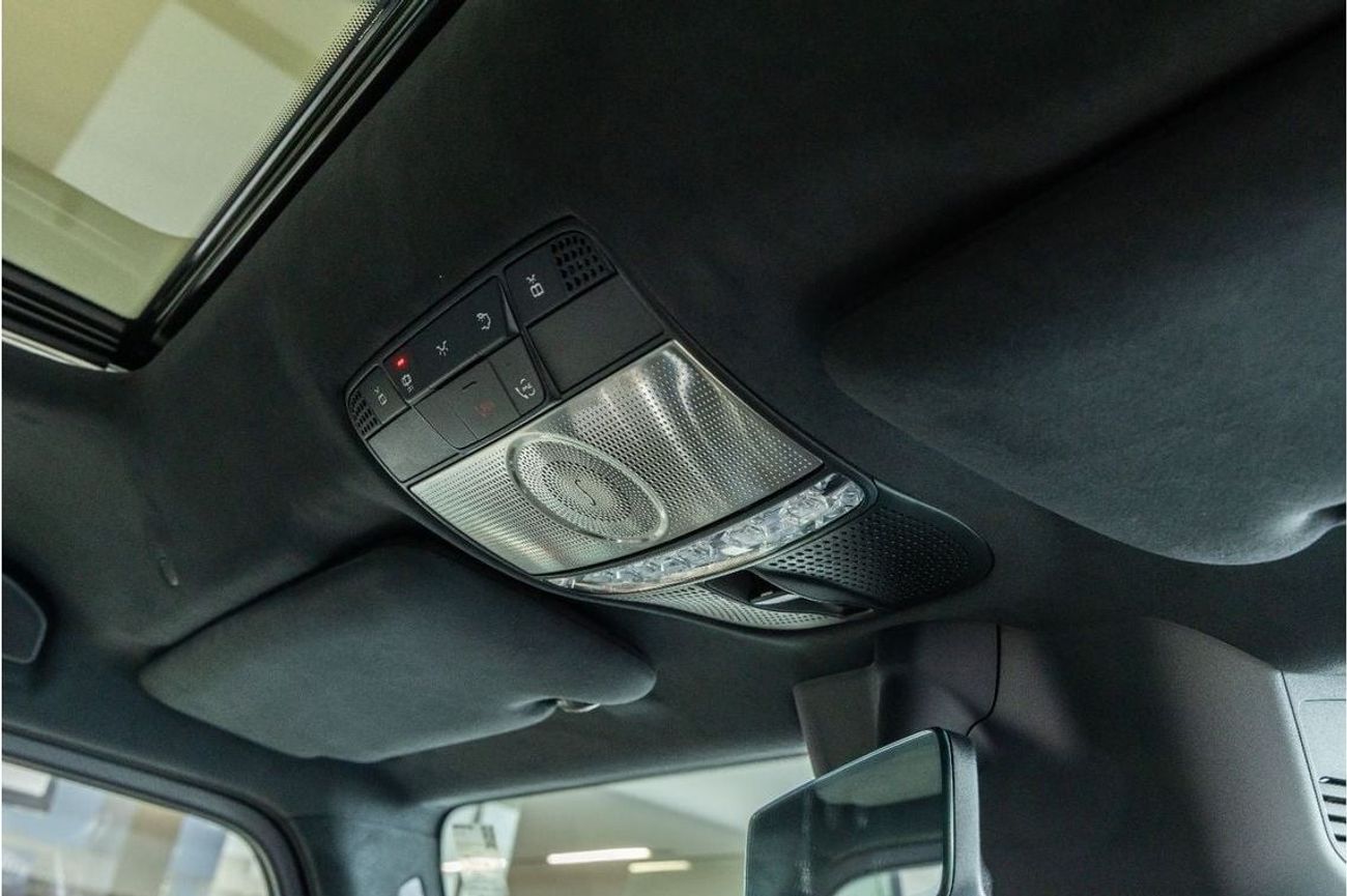 Mercedes-Benz G 63 AMG Mercedes-Benz G 63 AMG - Special Color - Carbon Fiber - 22 Maybach Alloy Wheels  2025 Facelift