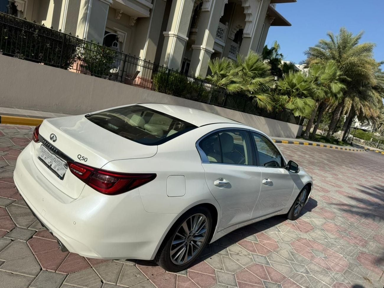 Infiniti Q50 LUXE
