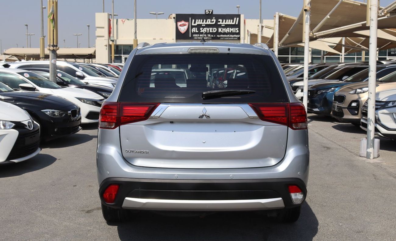 ميتسوبيشي آوتلاندر ميتسوبيشى آوتلاندر 2016-7 مقاعد -  خليجى بحاله ممتازه ممشى 155000 كم بمحرك  2.4L بسعر 30000 درهم