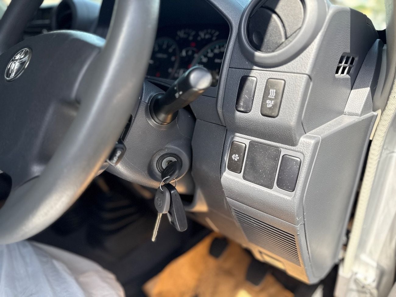 تويوتا لاند كروزر بيك آب Double Cabin 4.5L